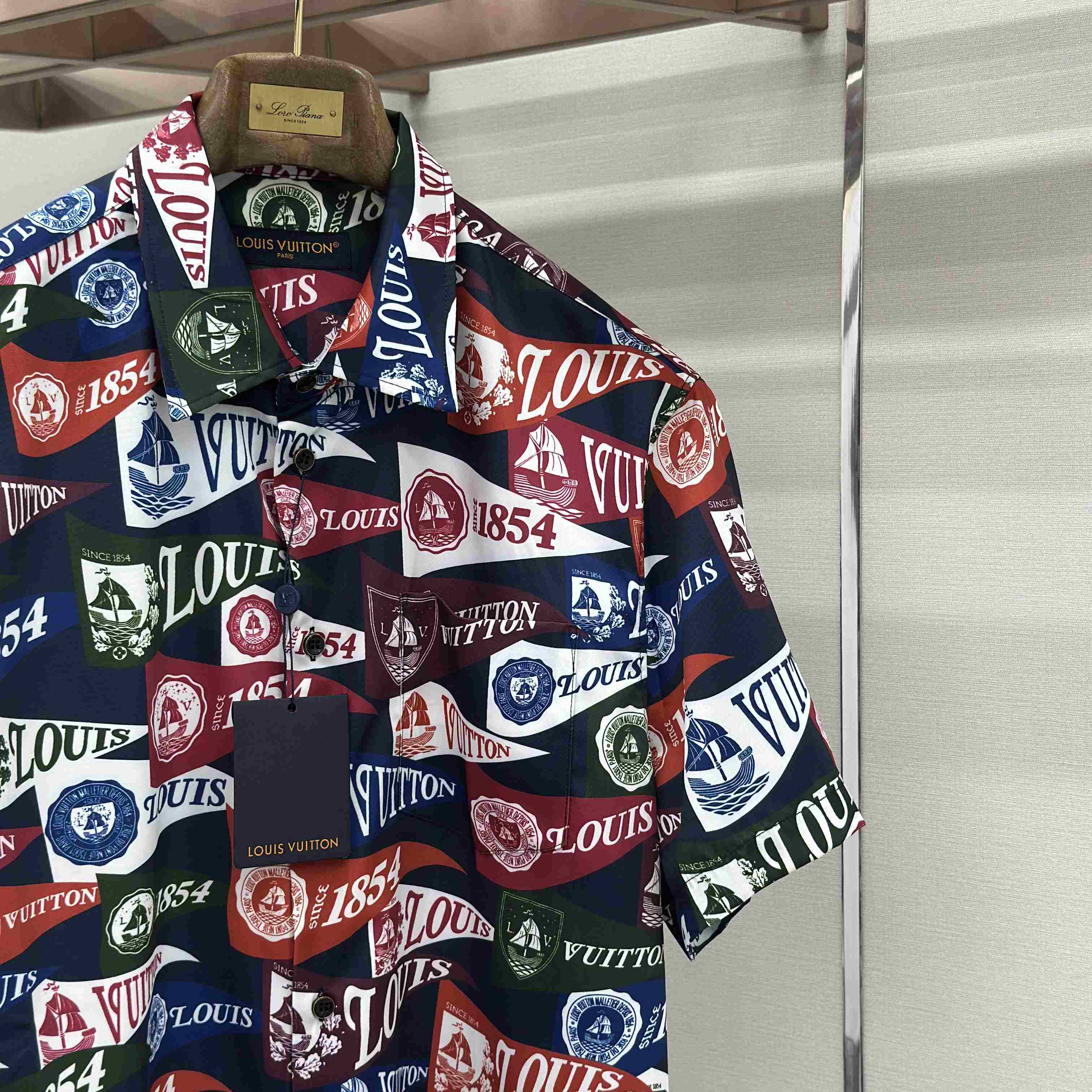 Louis Vuitton Printed Short-Sleeved Silk-Blend Shirt 1AIKBE - DesignerGu