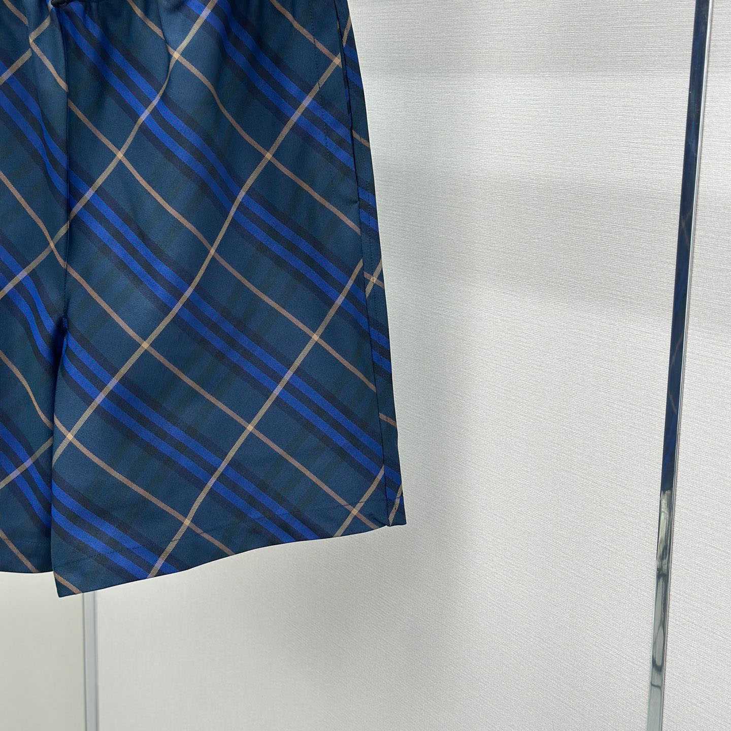 Burberry Check-Pattern Shorts - DesignerGu
