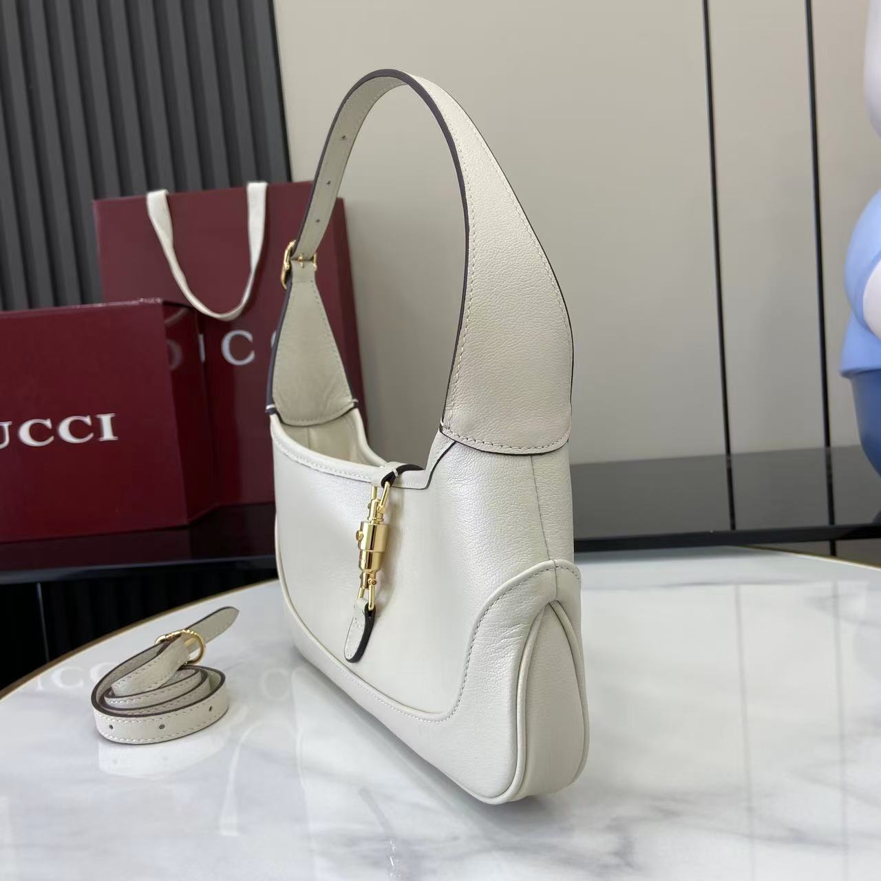 Gucci Jackie Slim Medium Shoulder Bag  - DesignerGu