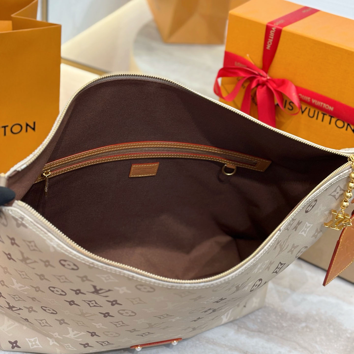 Louis Vuitton Vagabond Hobo M26931 - DesignerGu