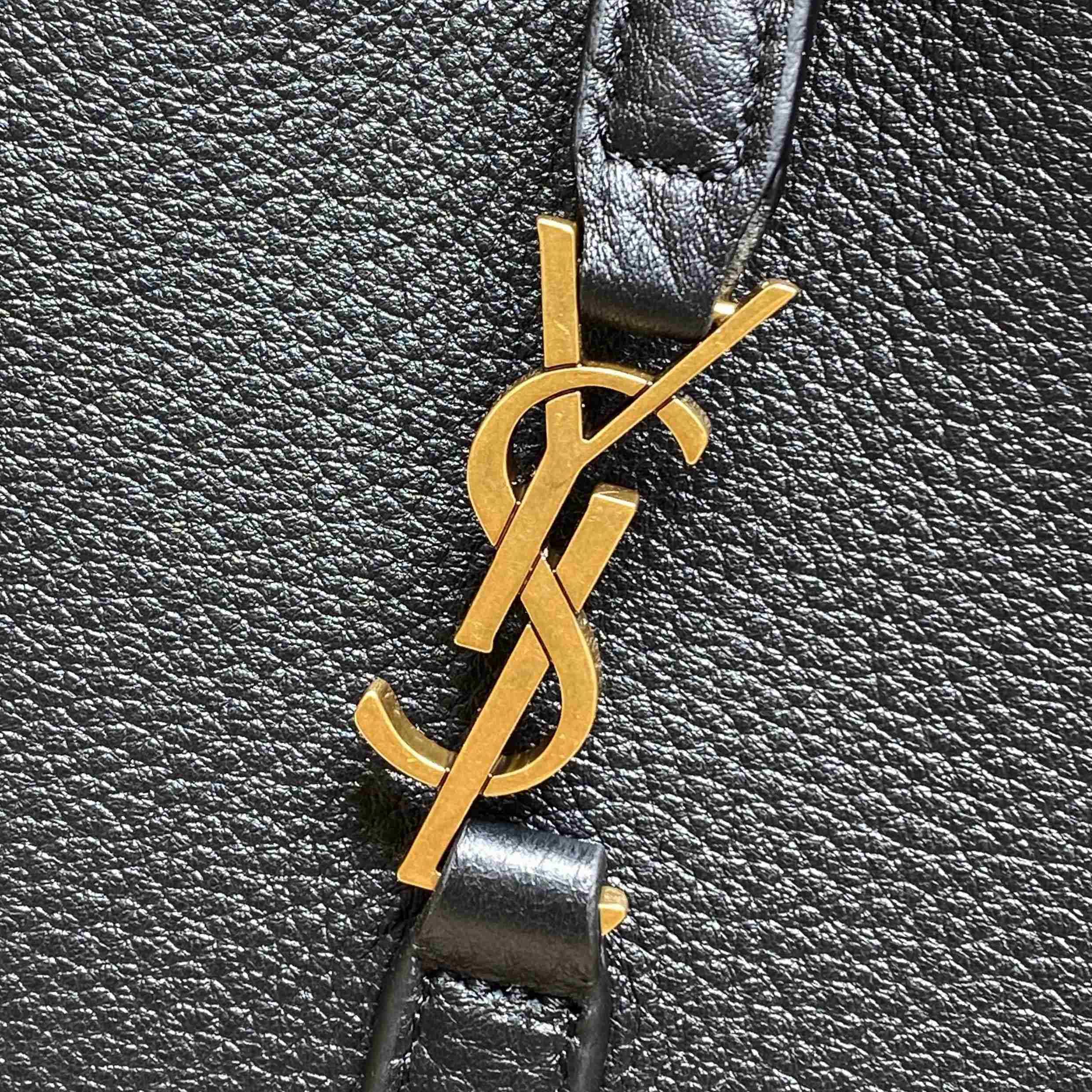 Saint Laurent LE 5 À 7 BABY BEA In Grained Leather - DesignerGu