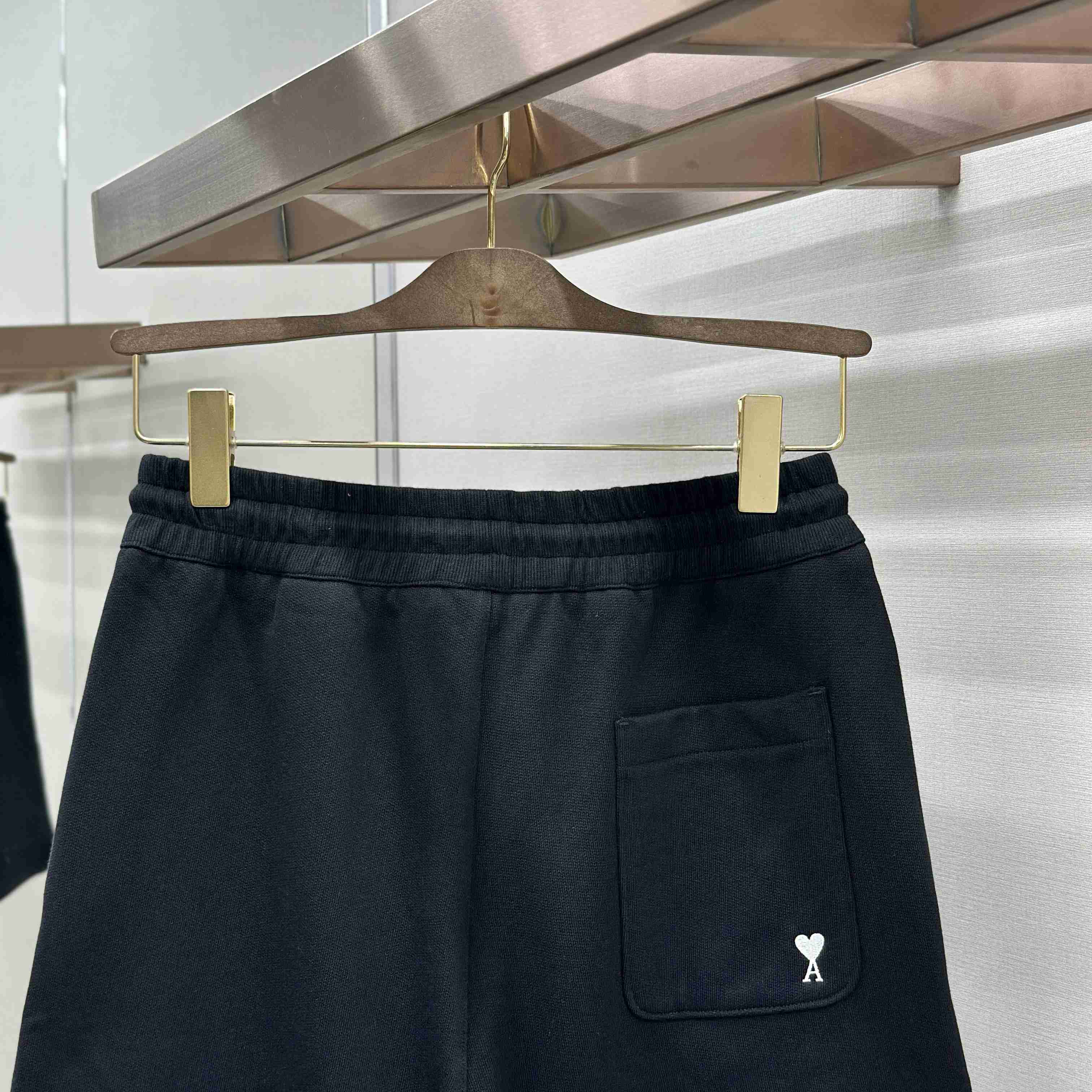 AMI Paris  Cotton Ami De Coeur Short - DesignerGu