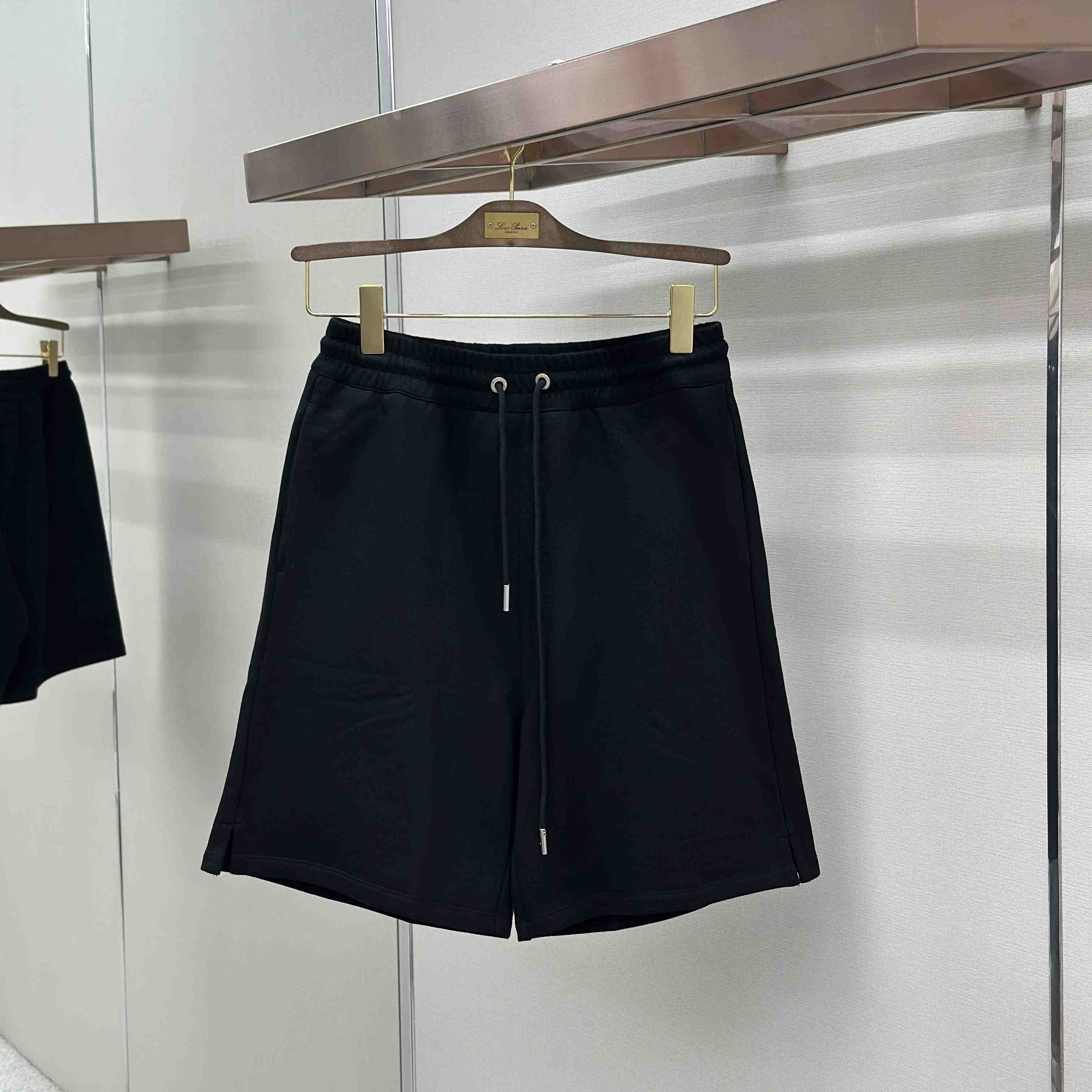 AMI Paris  Cotton Ami De Coeur Short - DesignerGu