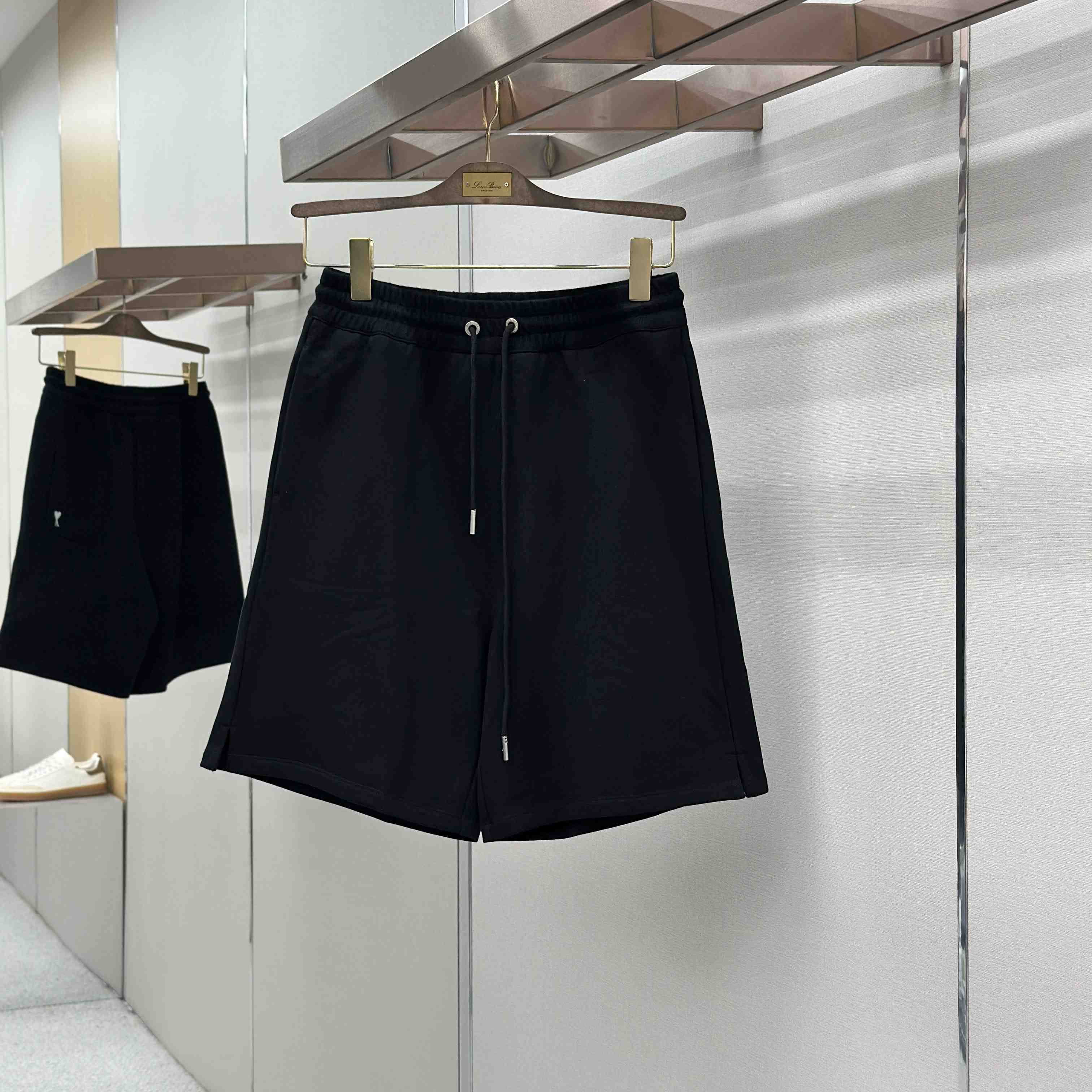 AMI Paris  Cotton Ami De Coeur Short - DesignerGu