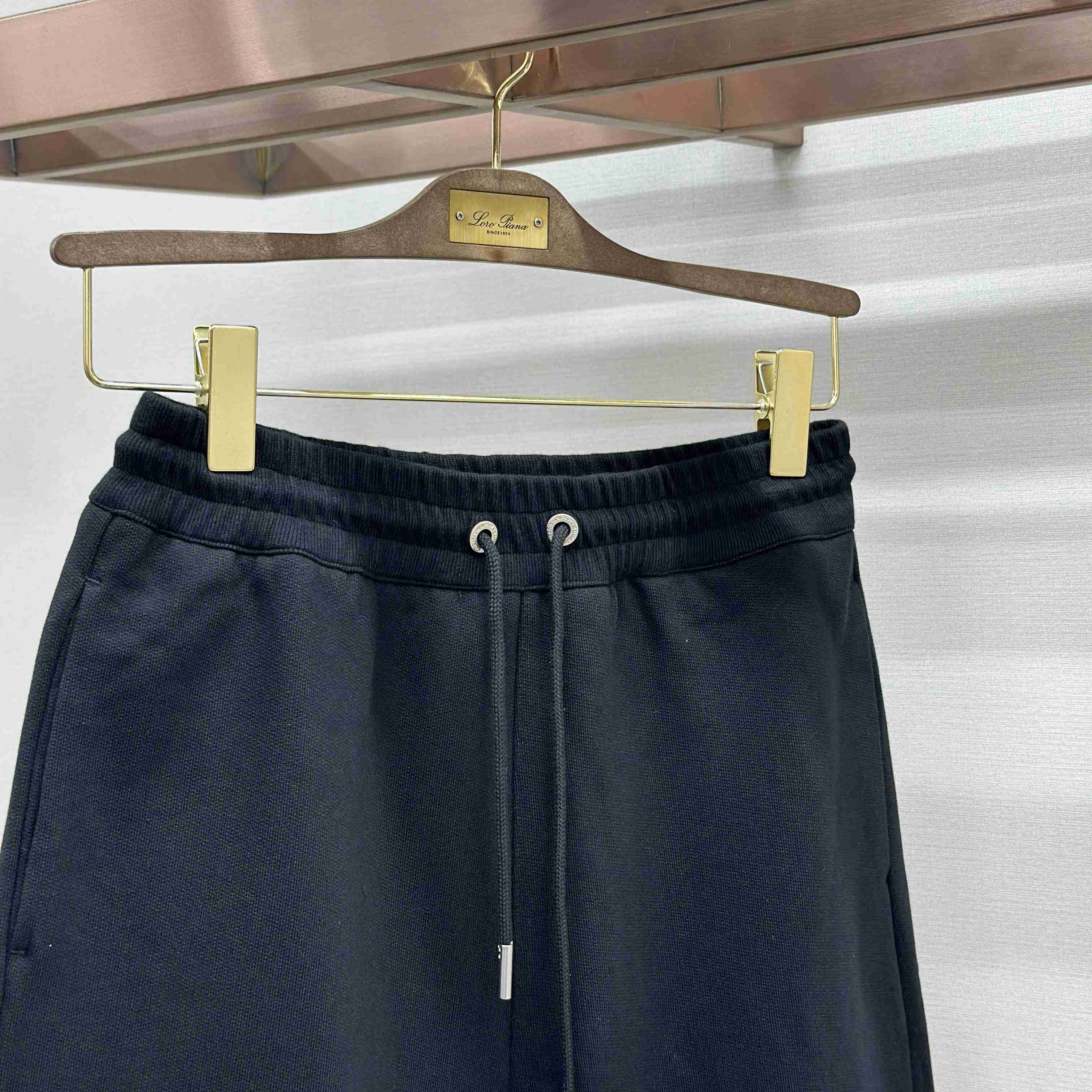 AMI Paris  Cotton Ami De Coeur Short - DesignerGu