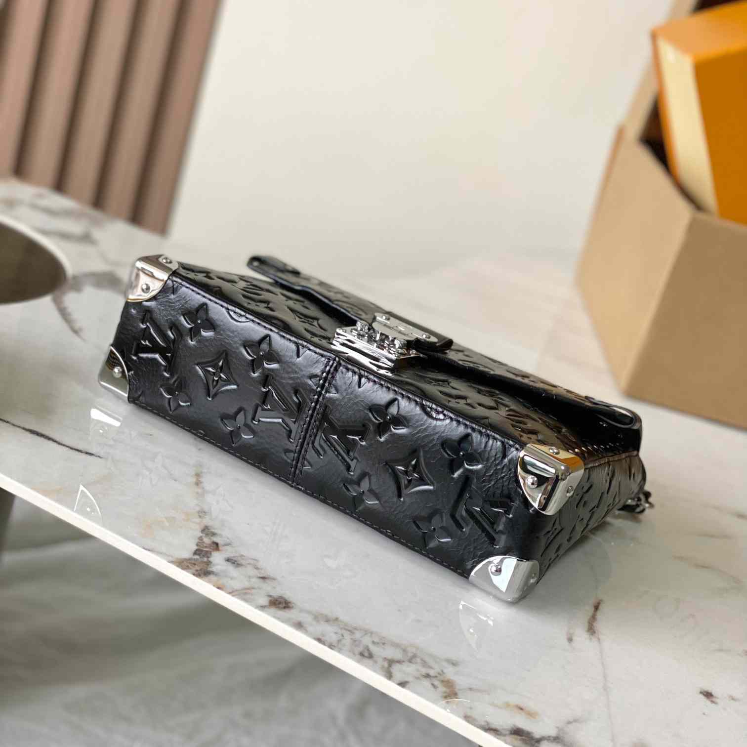 Louis Vuitton  Trunkie M28137 - DesignerGu