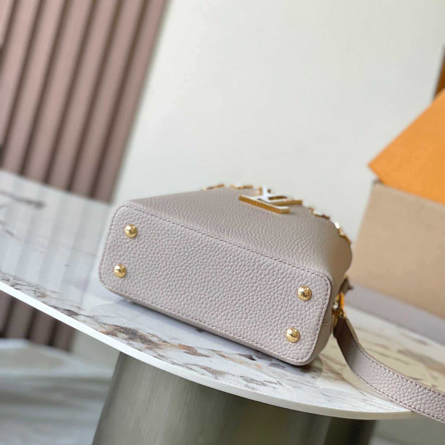 Louis Vuitton Capucines Mini M11341 - DesignerGu