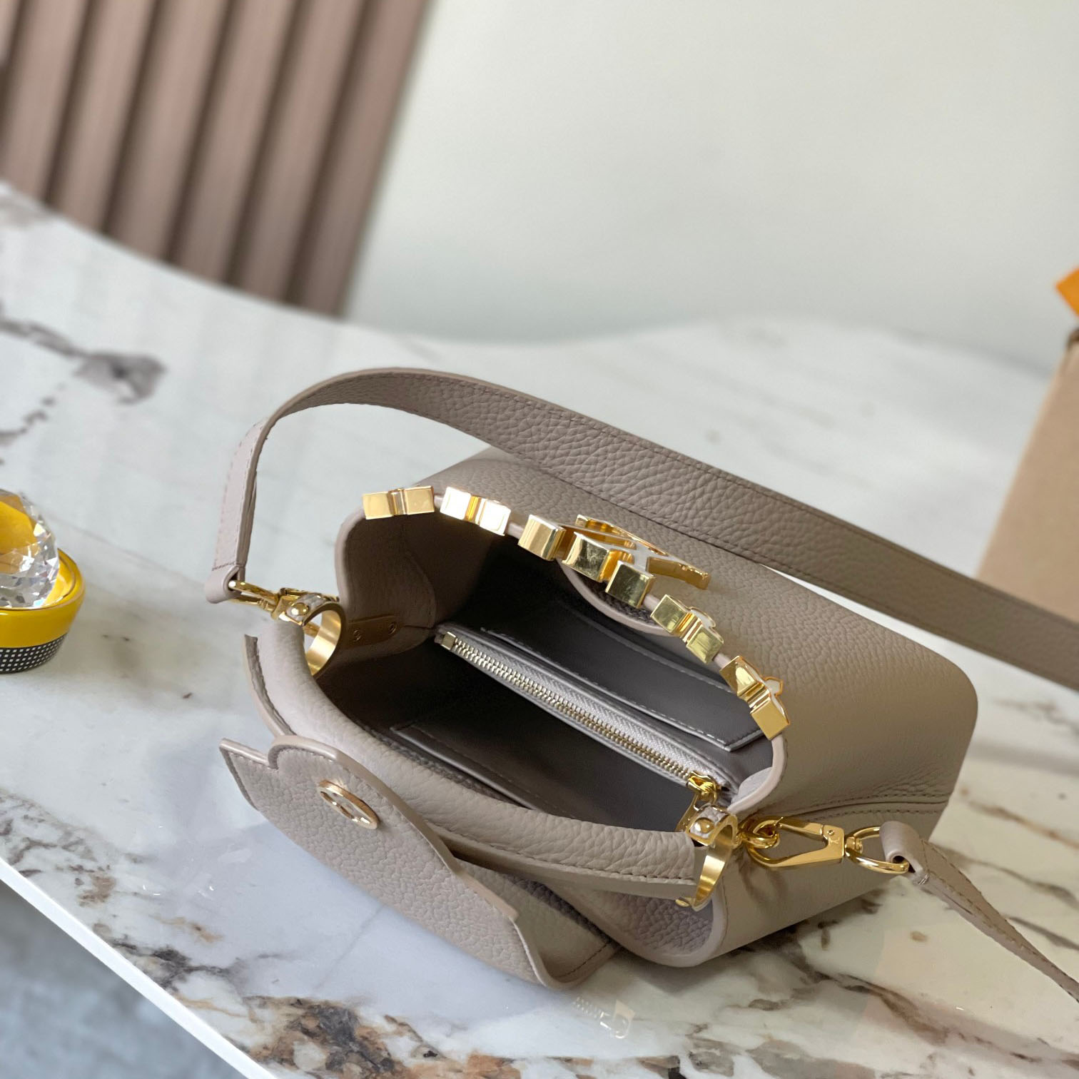 Louis Vuitton Capucines Mini M11341 - DesignerGu