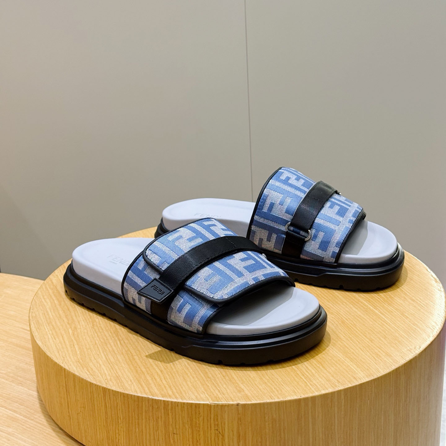 Fendi Jacquard Strap Slides - DesignerGu