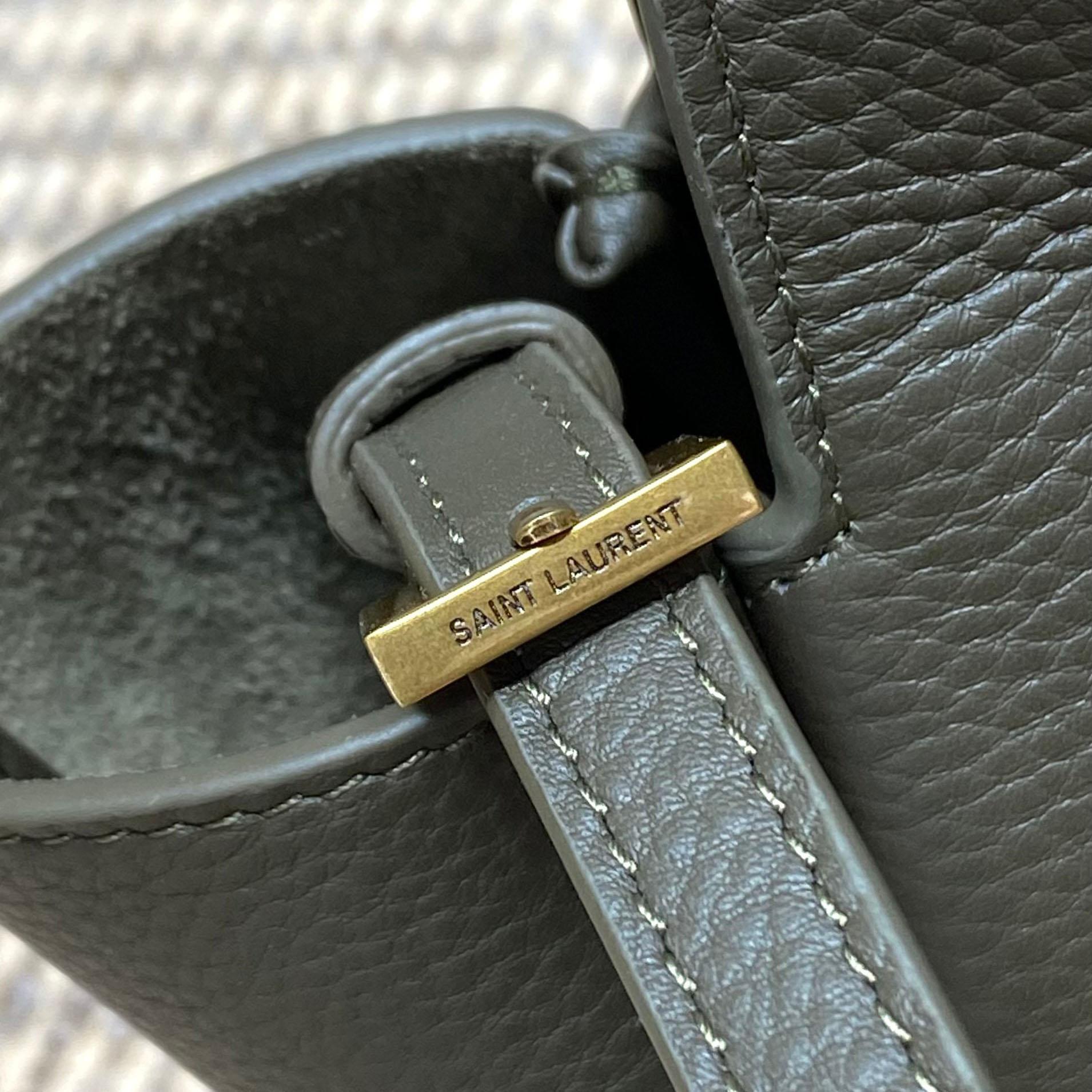 Saint Laurent LE 5 À 7 BABY BEA In Grained Leather - DesignerGu