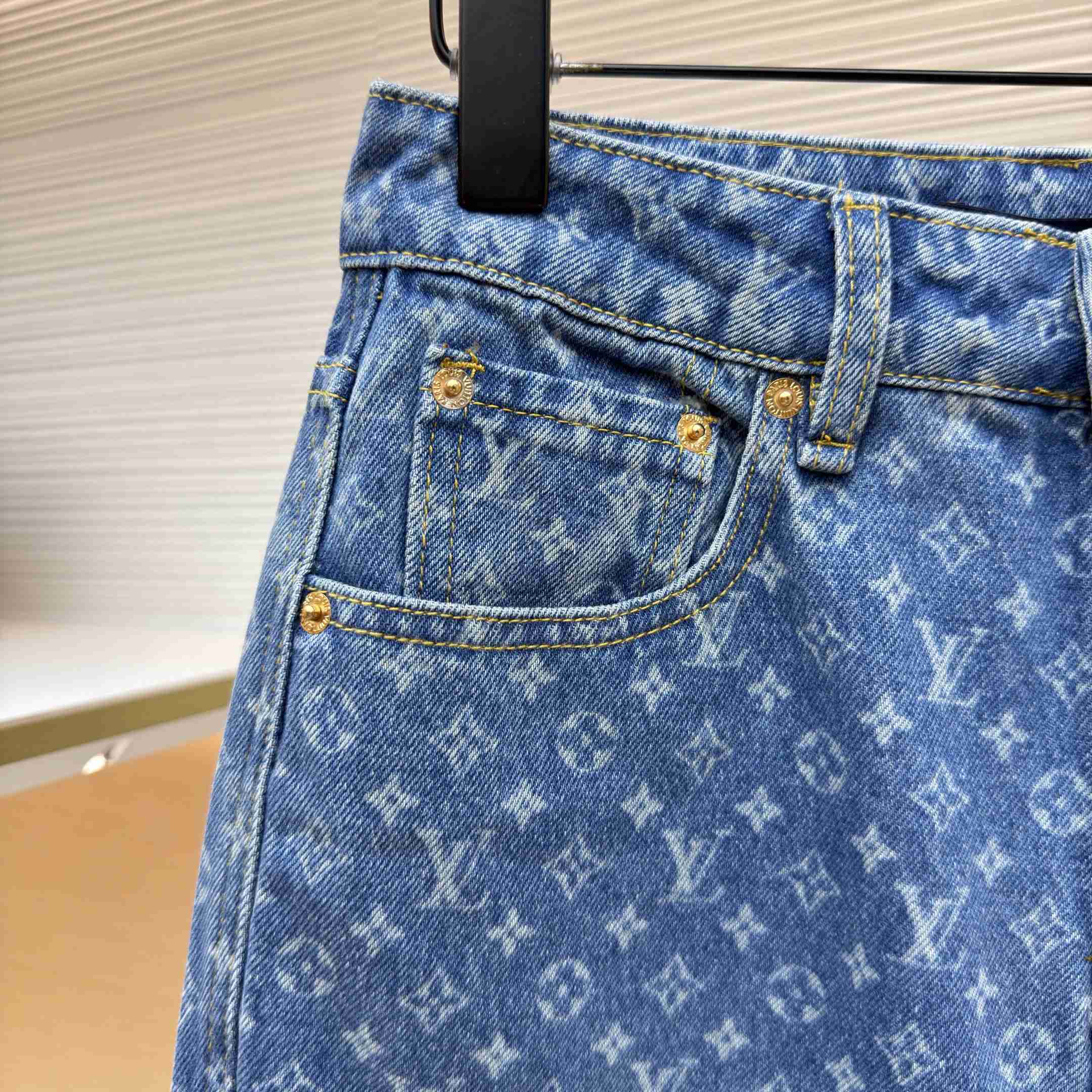 Louis Vuitton Monogram Flared Jeans 1AHENS - DesignerGu