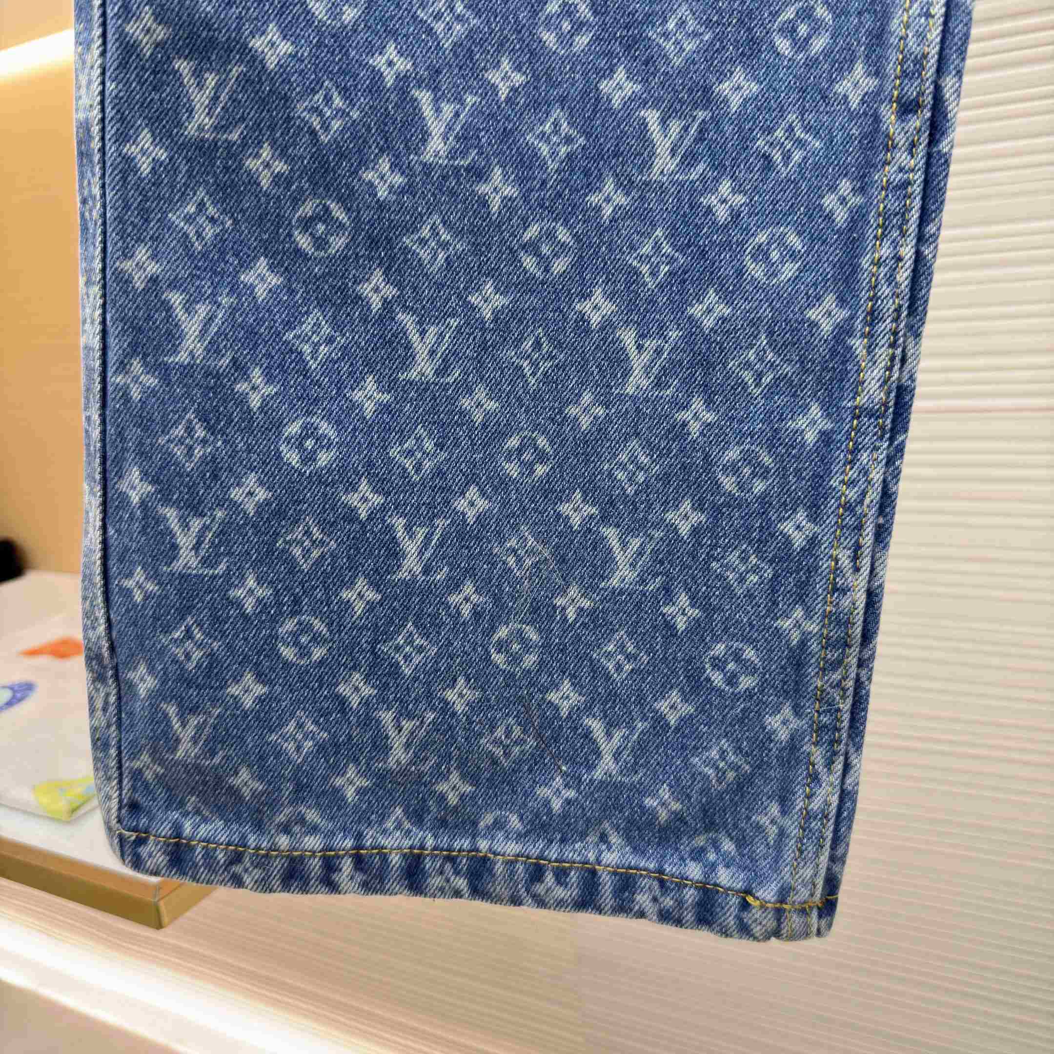 Louis Vuitton Monogram Flared Jeans 1AHENS - DesignerGu
