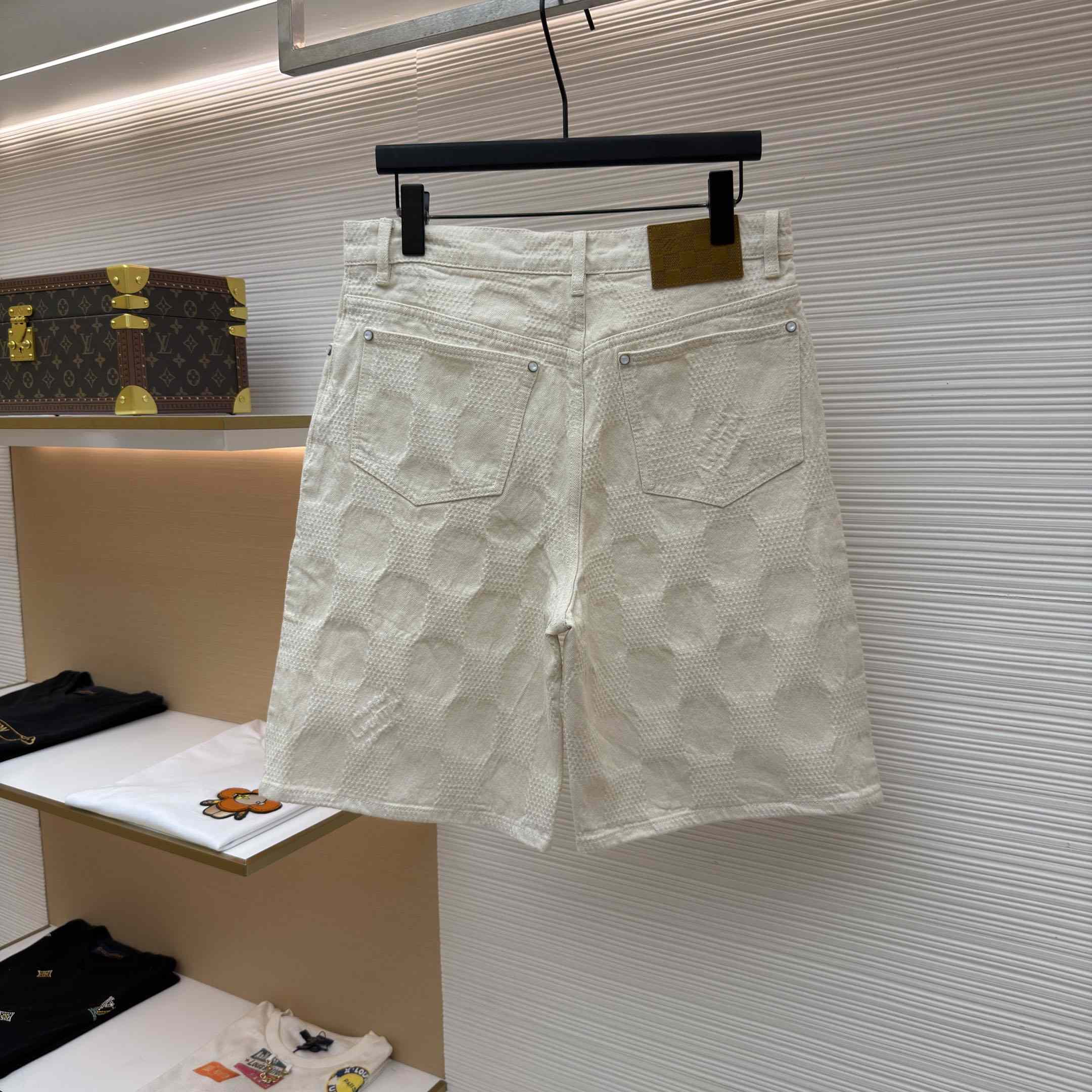 Louis Vuitton Damier 3D Light Denim Shorts 1AK6GU - DesignerGu