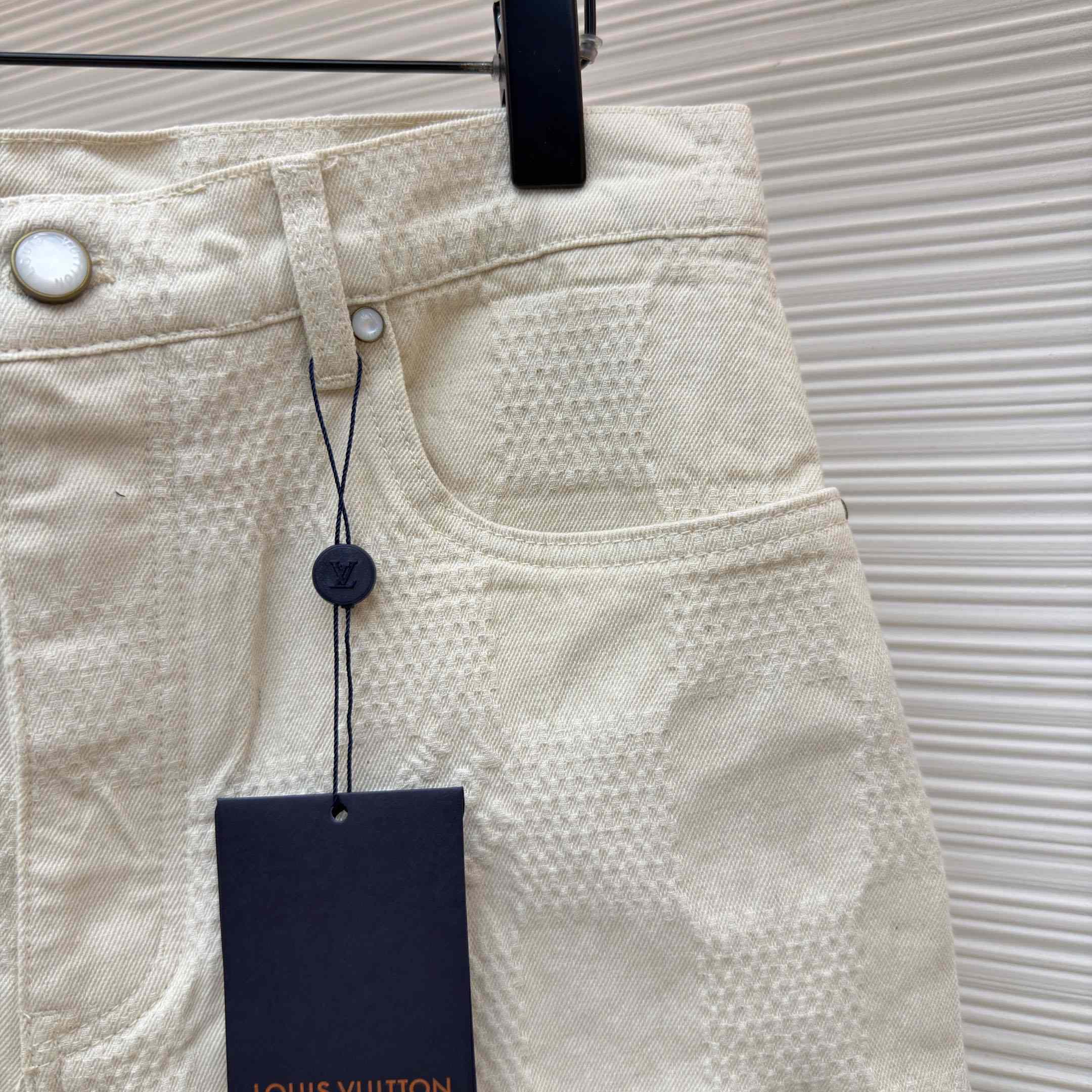 Louis Vuitton Damier 3D Light Denim Shorts 1AK6GU - DesignerGu