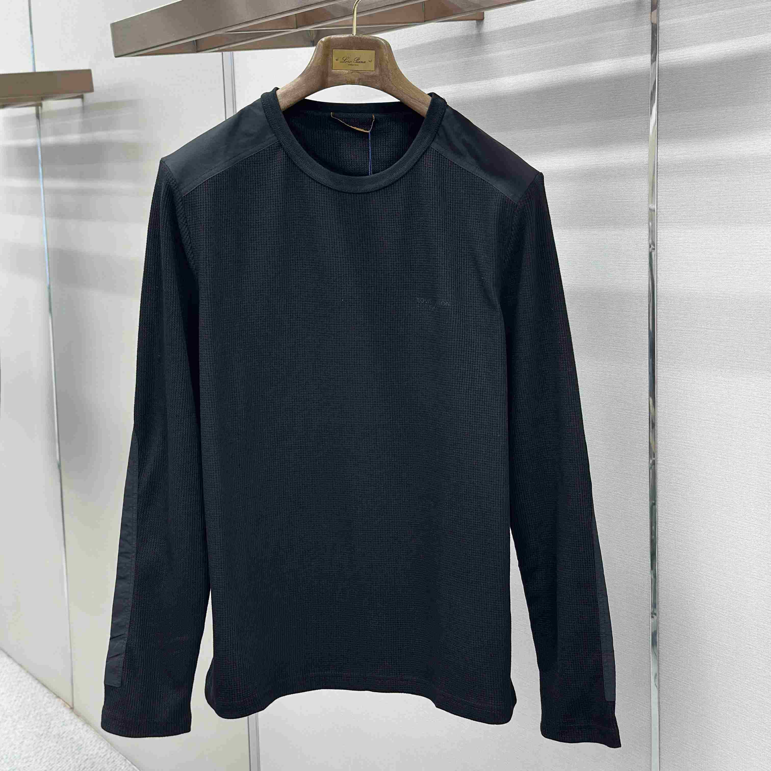 Louis Vuitton Waffle Long-Sleeved Outdoor T-Shirt 1AK7F7 - DesignerGu