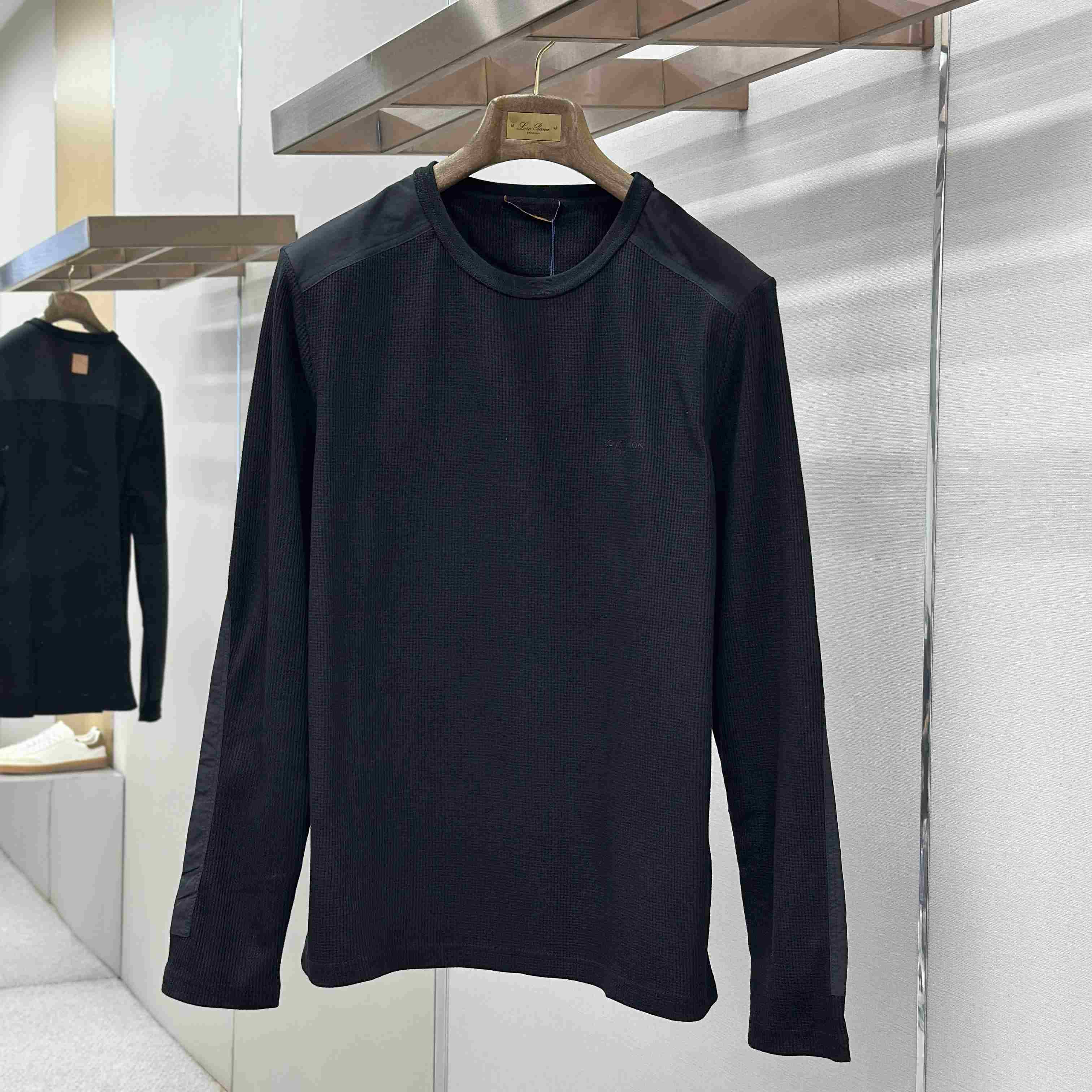 Louis Vuitton Waffle Long-Sleeved Outdoor T-Shirt 1AK7F7 - DesignerGu