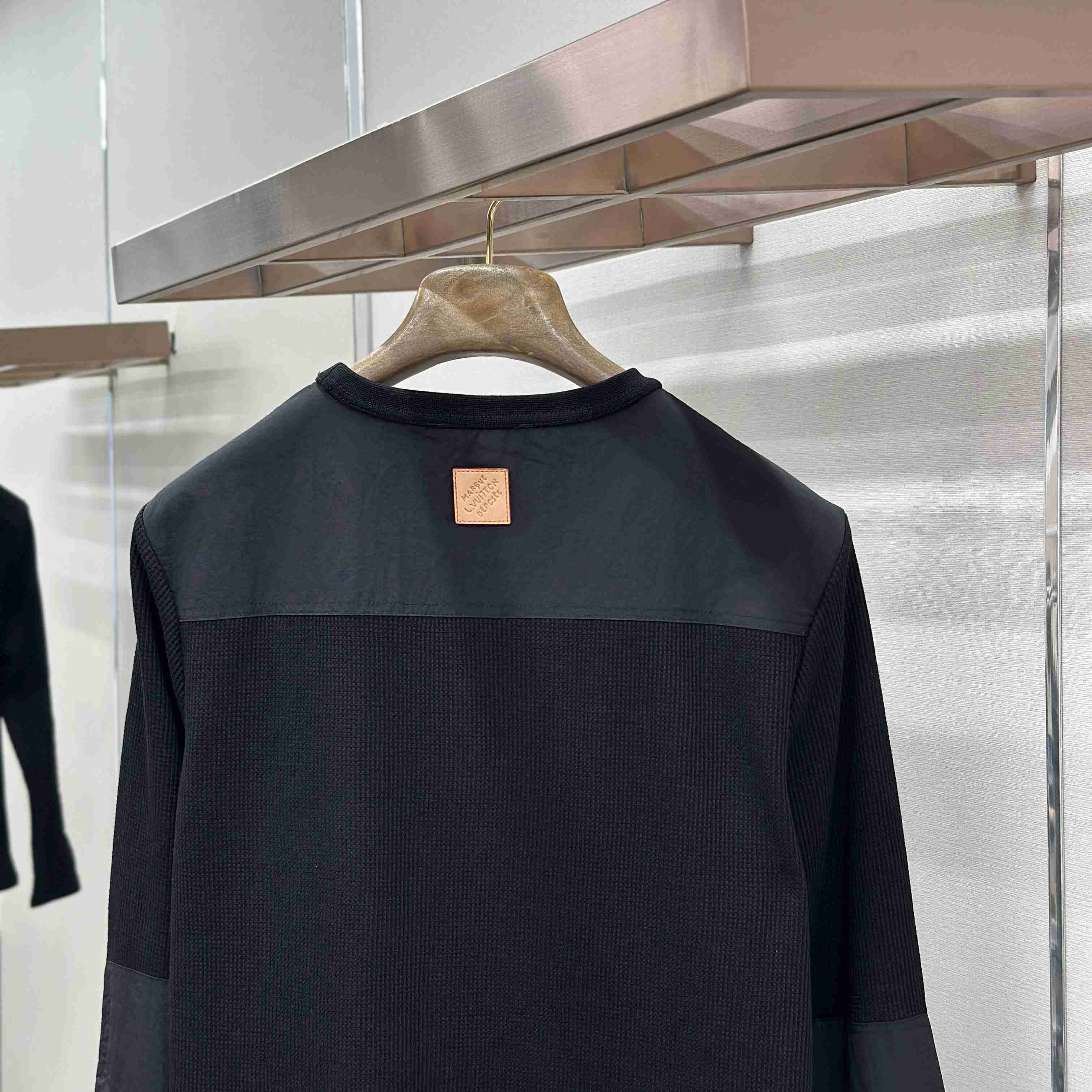Louis Vuitton Waffle Long-Sleeved Outdoor T-Shirt 1AK7F7 - DesignerGu