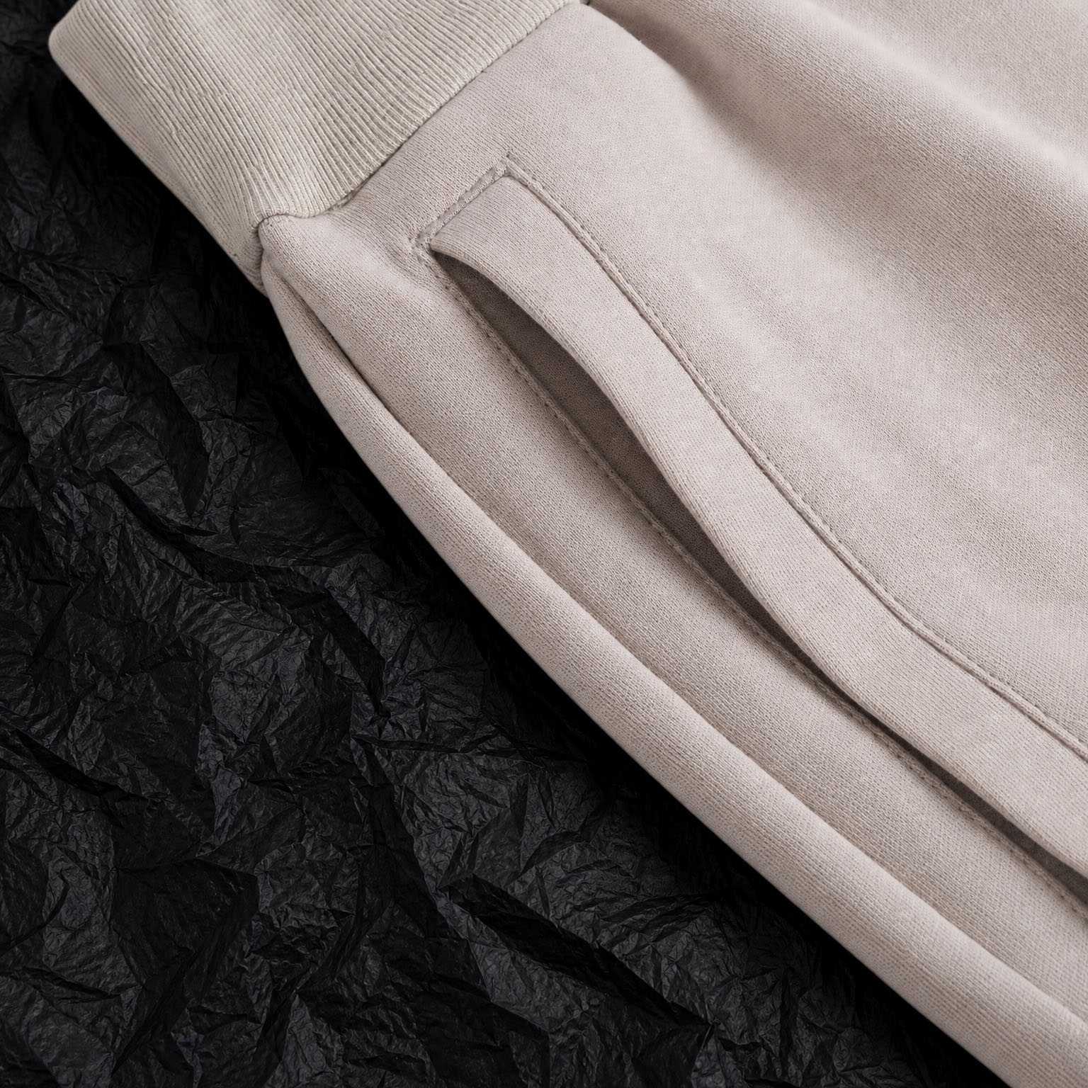 Moose Knuckles Dalon Cargo Sweatshorts - DesignerGu