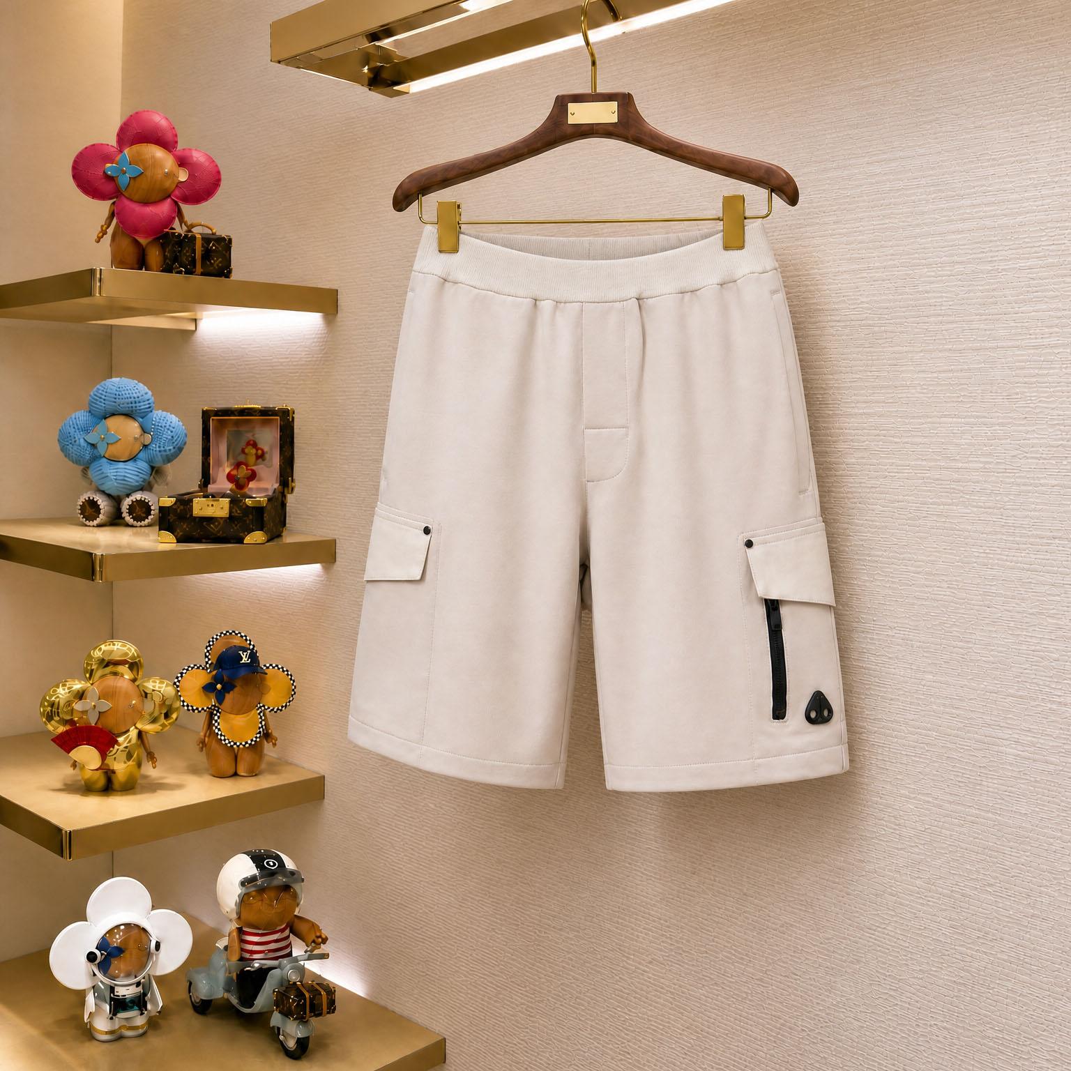 Moose Knuckles Dalon Cargo Sweatshorts - DesignerGu