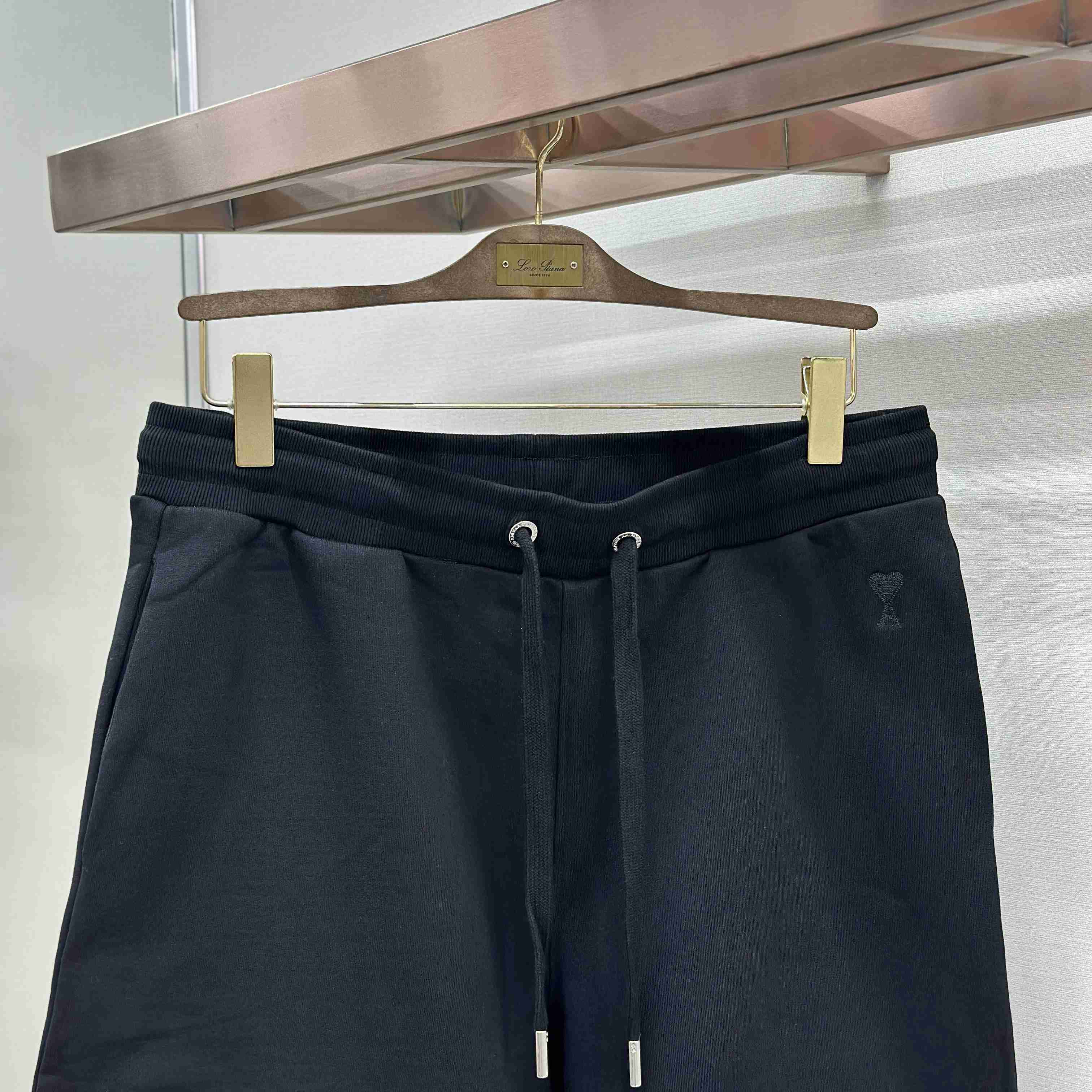 AMI Paris  Ami de Coeur Embroidered Shorts - DesignerGu