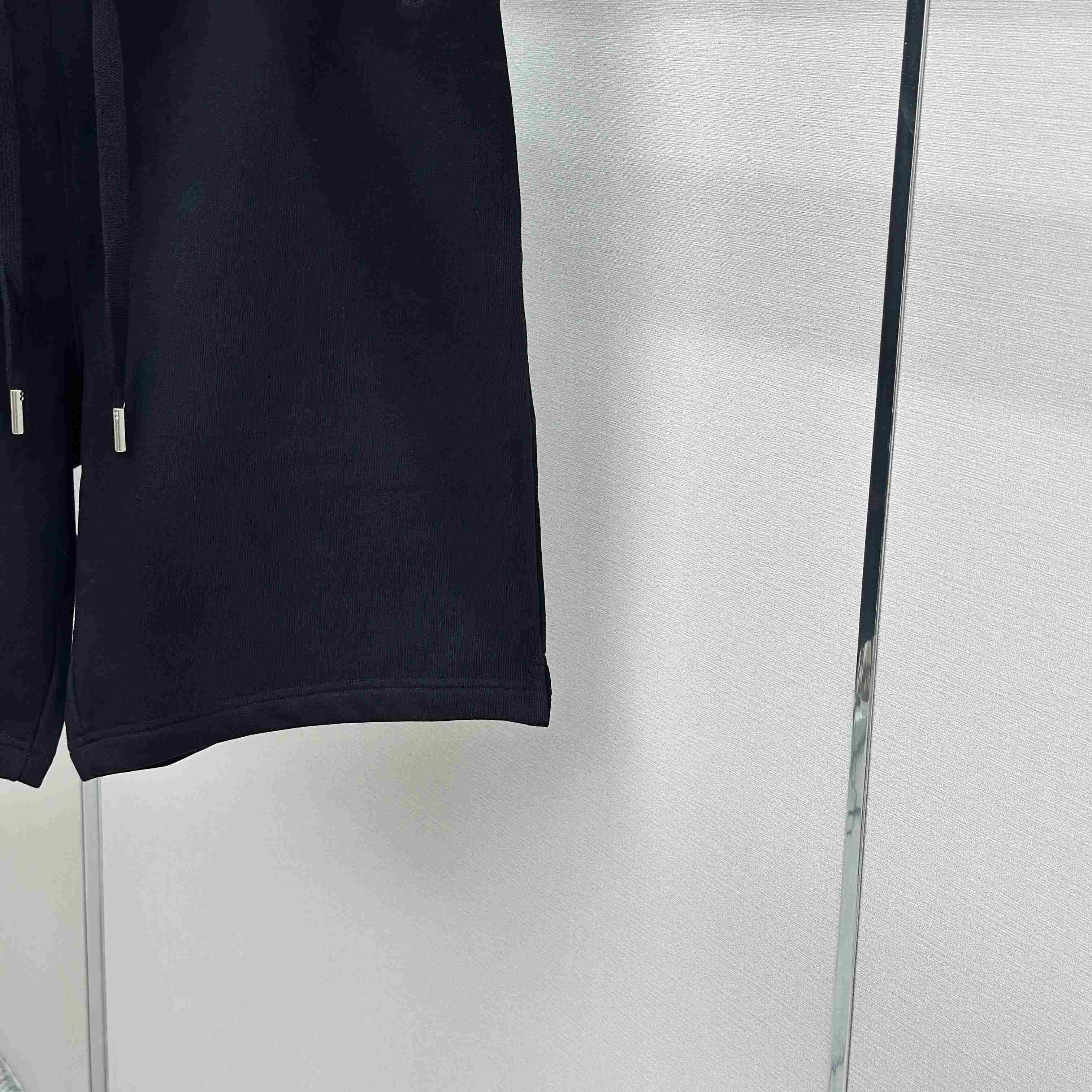 AMI Paris  Ami de Coeur Embroidered Shorts - DesignerGu