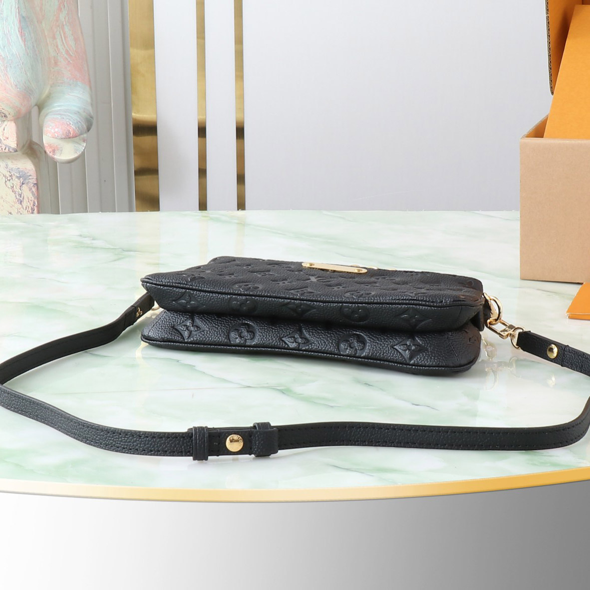 Louis Vuitton Pochette Liv M83301 - DesignerGu