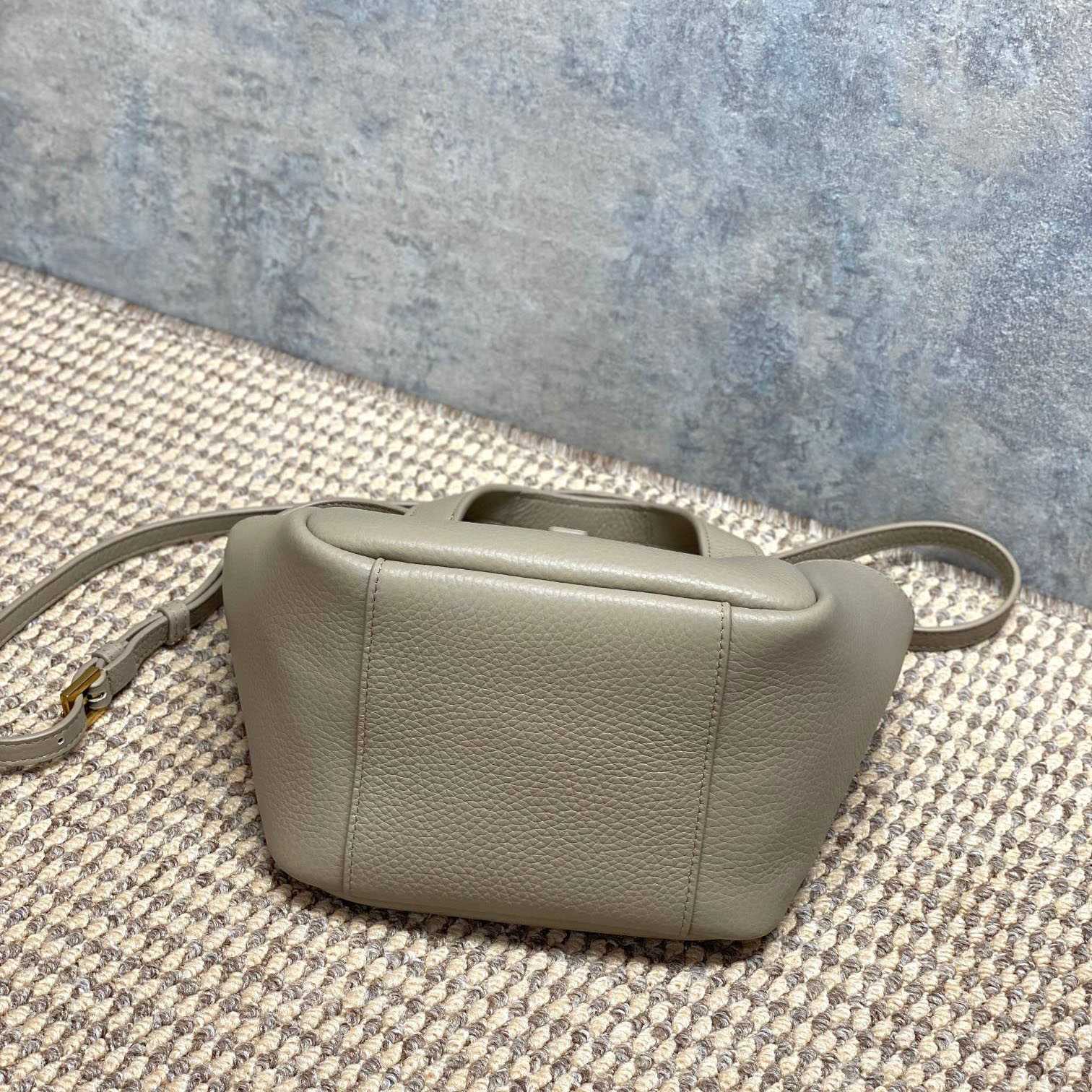Saint Laurent LE 5 À 7 BABY BEA In Grained Leather - DesignerGu