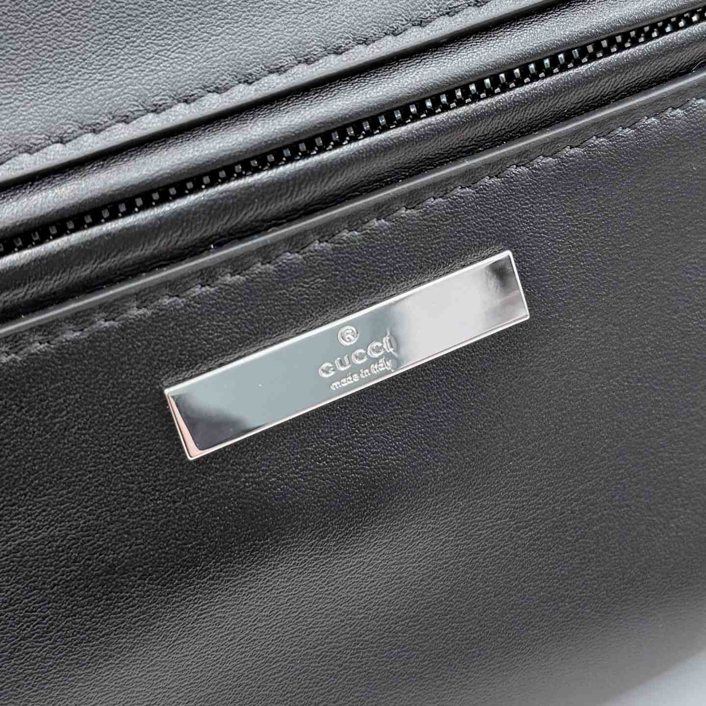 Gucci Tag Medium Crossbody Bag 875229 - DesignerGu