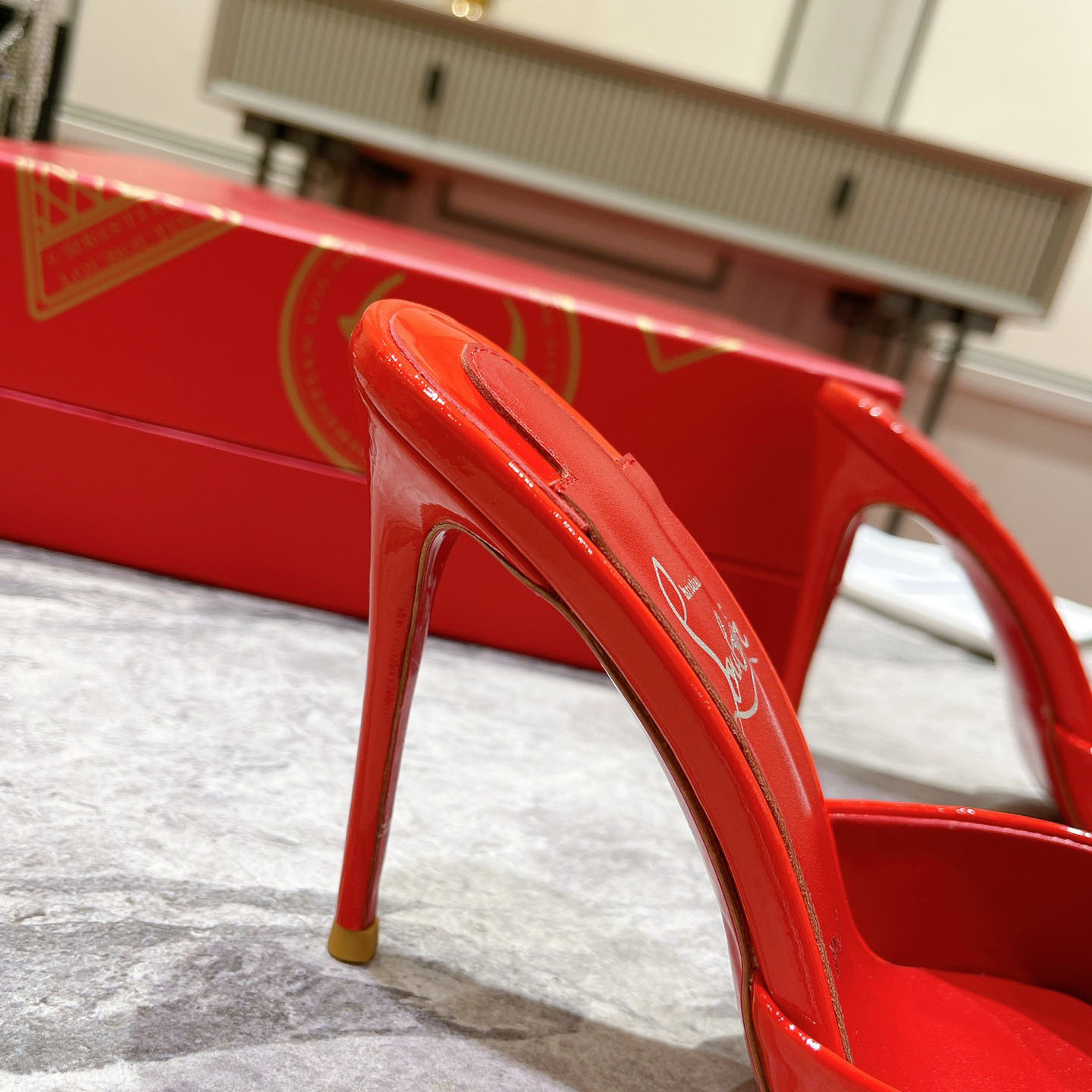Christian Louboutin Me Dolly 100MM Patent Leather Mules - DesignerGu