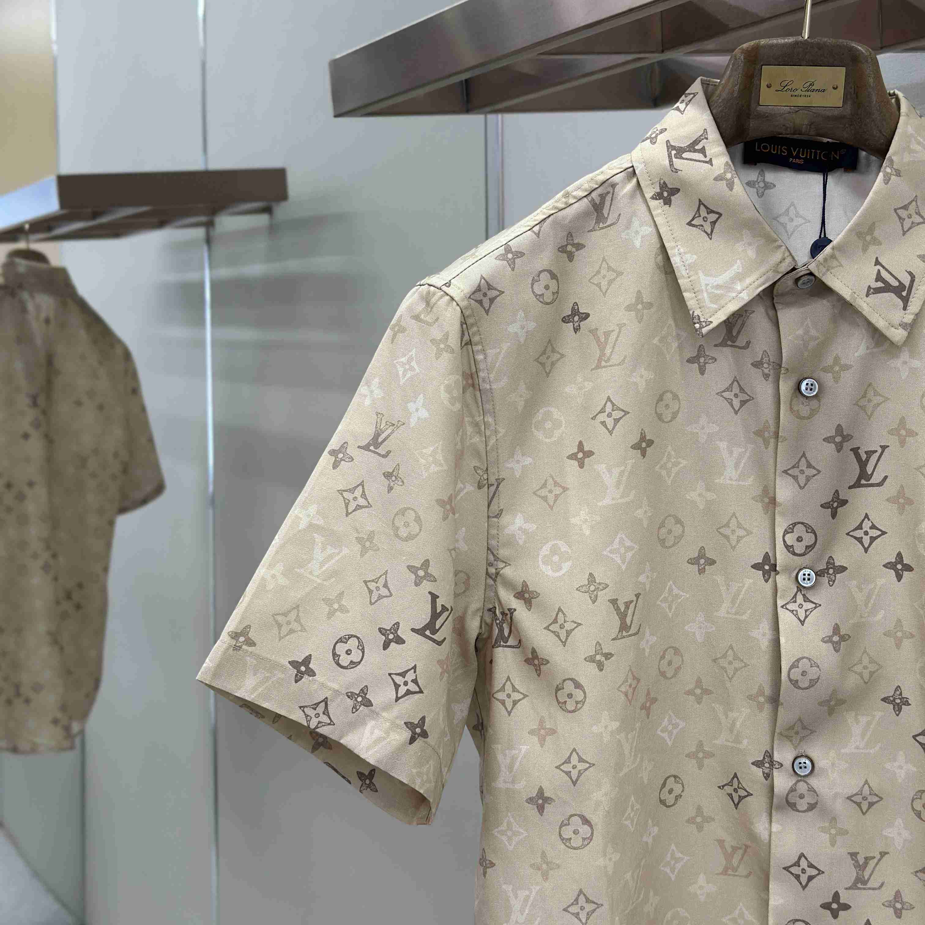 Louis Vuitton Monogram Short-Sleeved Shirt 1AK77Y - DesignerGu