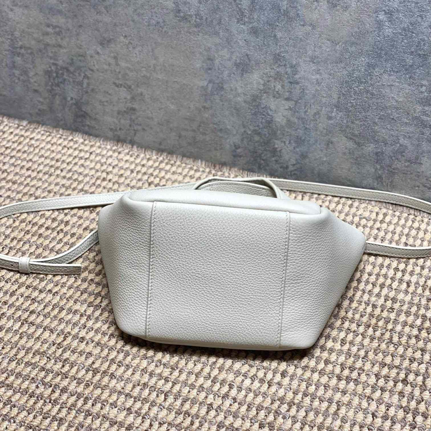 Saint Laurent LE 5 À 7 BABY BEA In Grained Leather - DesignerGu