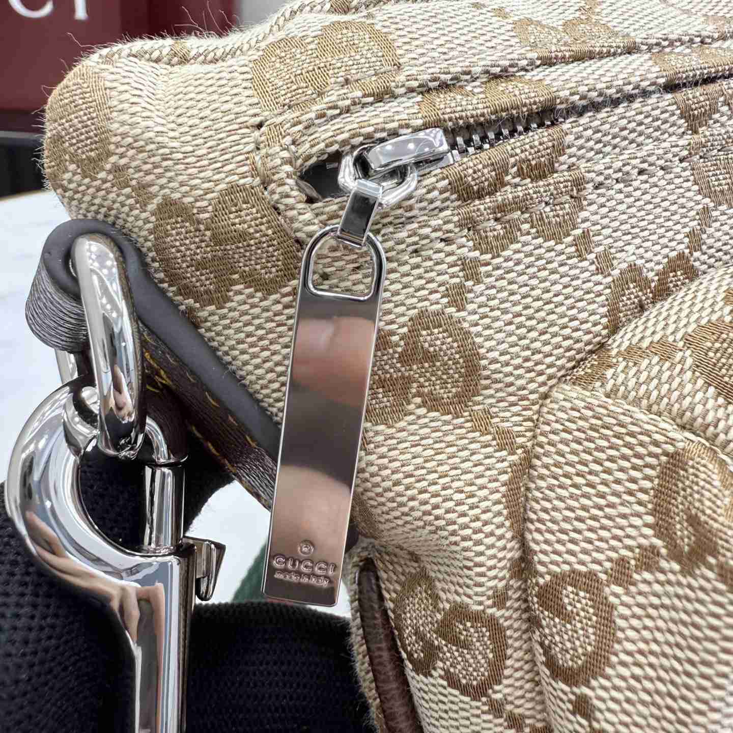 Gucci Tag Medium Crossbody Bag 875229 - DesignerGu