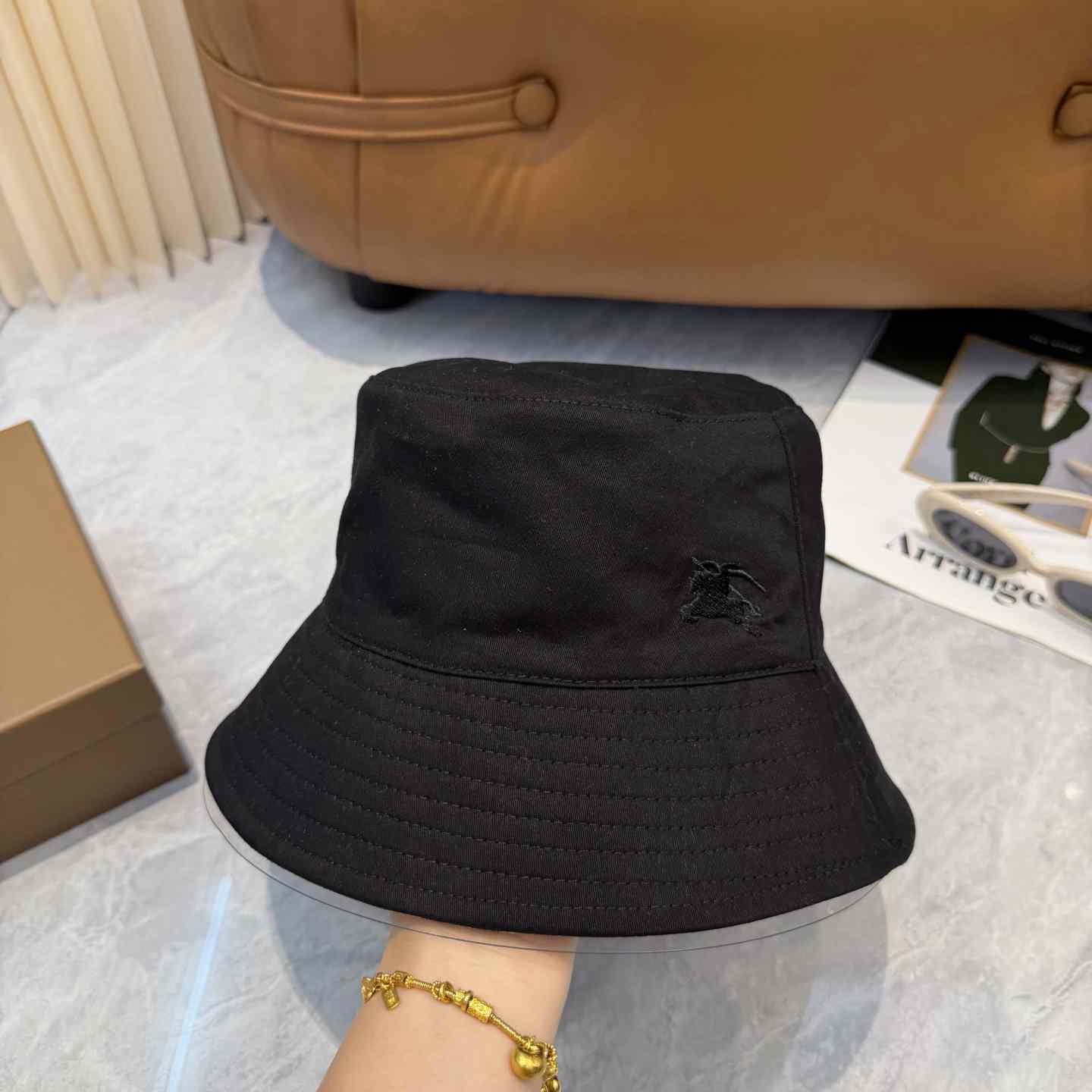 Burberry  Reversible Gabardine Bucket Hat - DesignerGu