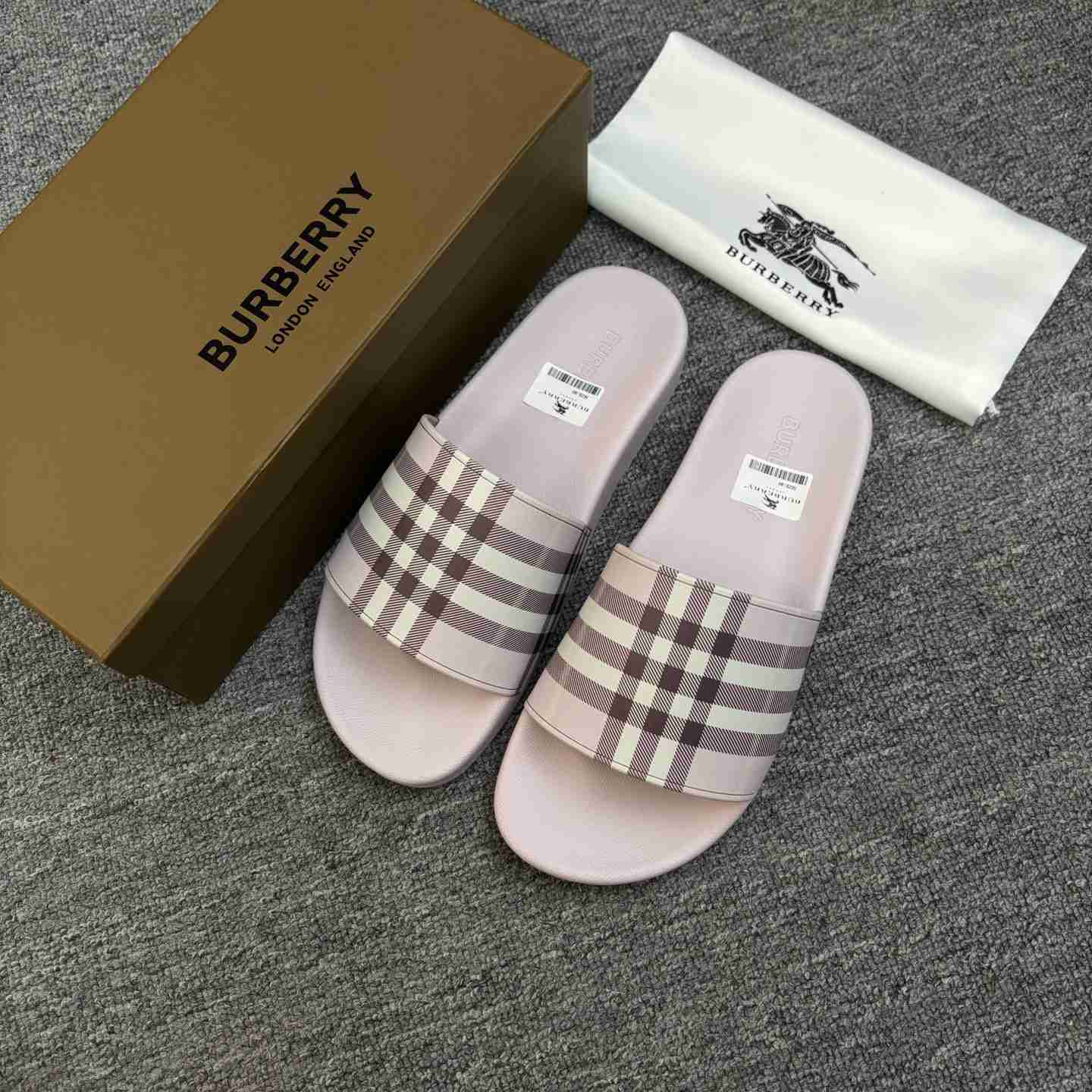 Burberry Check Slides - DesignerGu