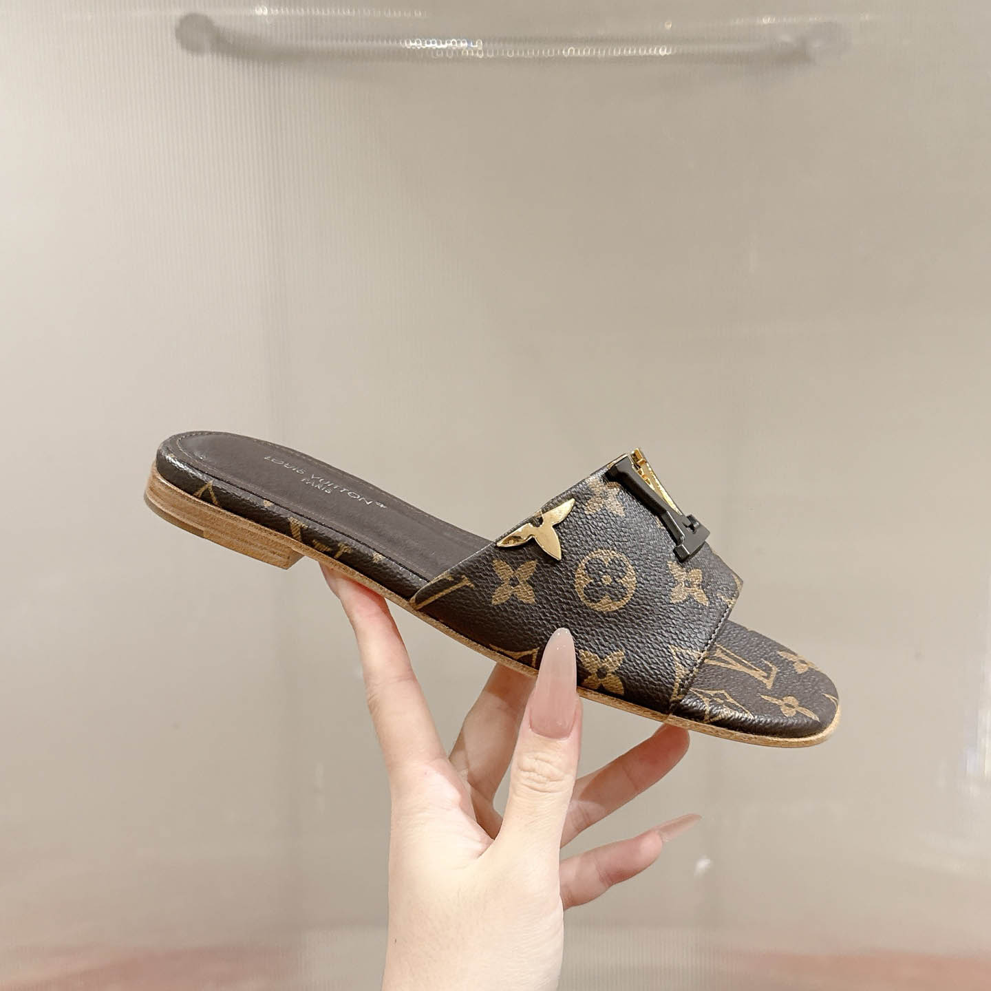 Louis Vuitton LV Mare Flat Mule - DesignerGu