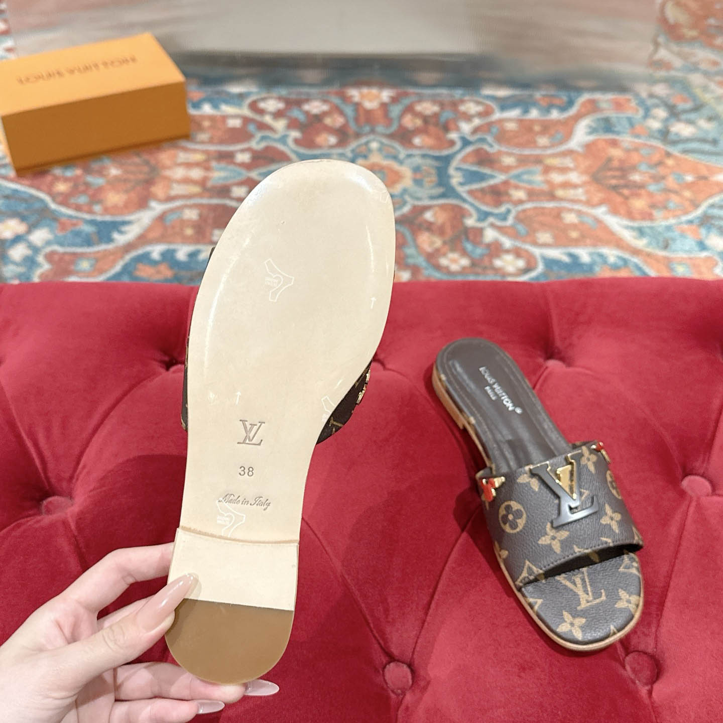 Louis Vuitton LV Mare Flat Mule - DesignerGu