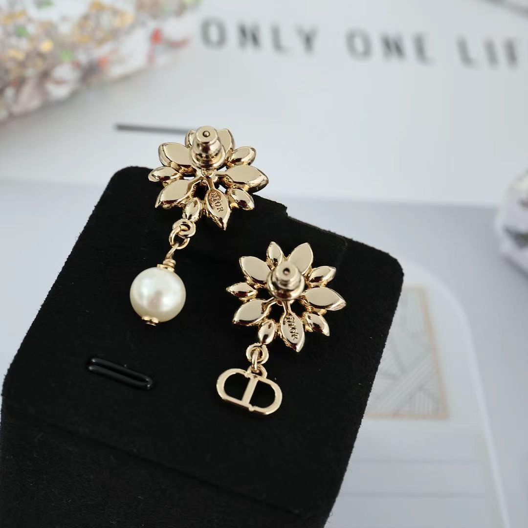 Dior Fleur De Glace Asymmetrical Earrings - DesignerGu