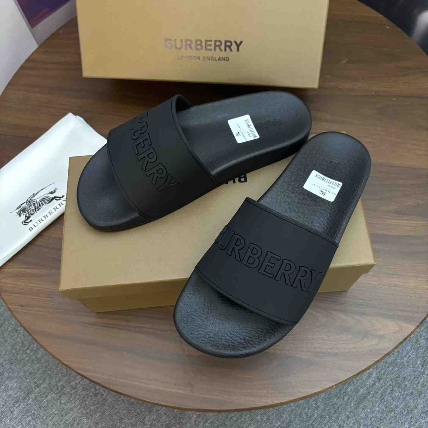 Burberry Logo Slides - DesignerGu