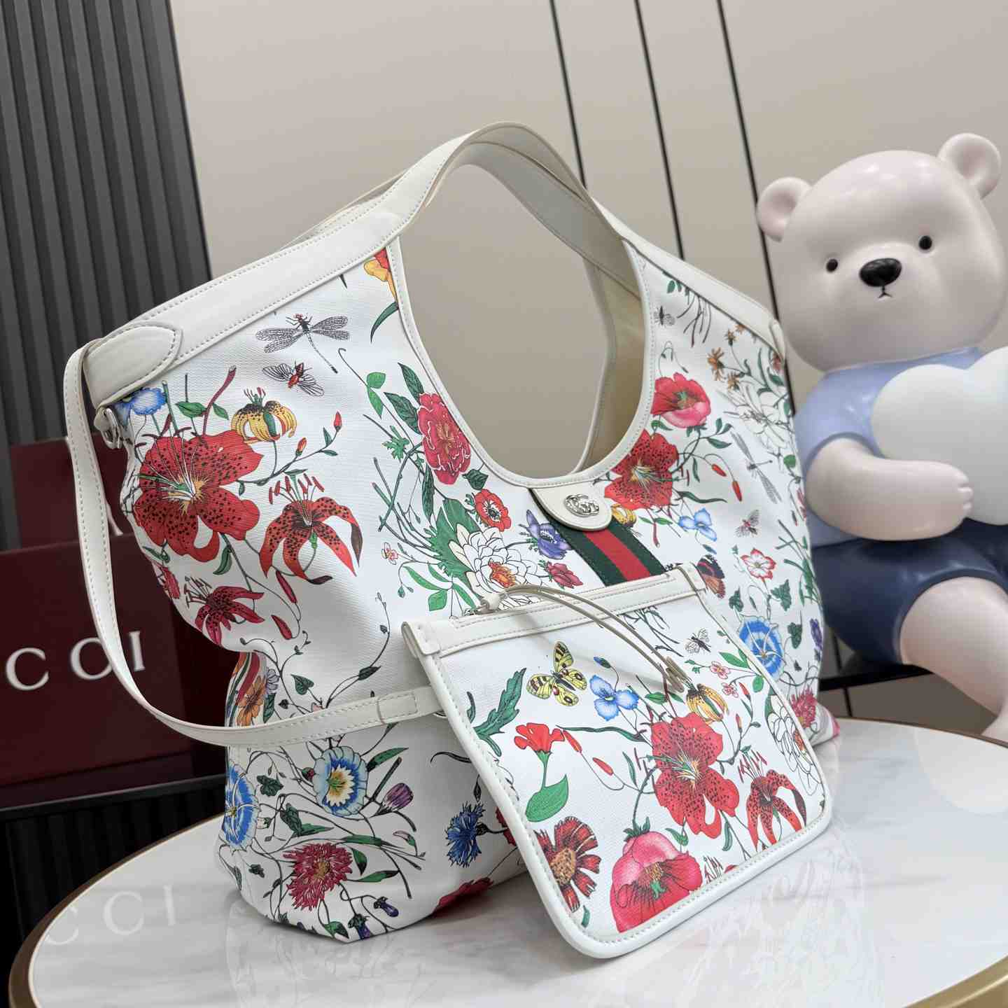Gucci Giglio Flora Large Tote Bag 853971 - DesignerGu