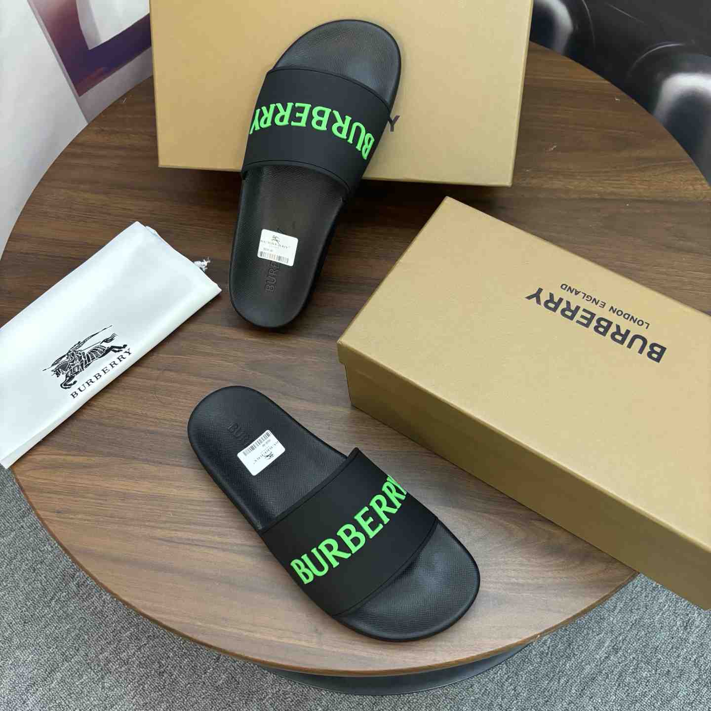 Burberry Logo Slides - DesignerGu