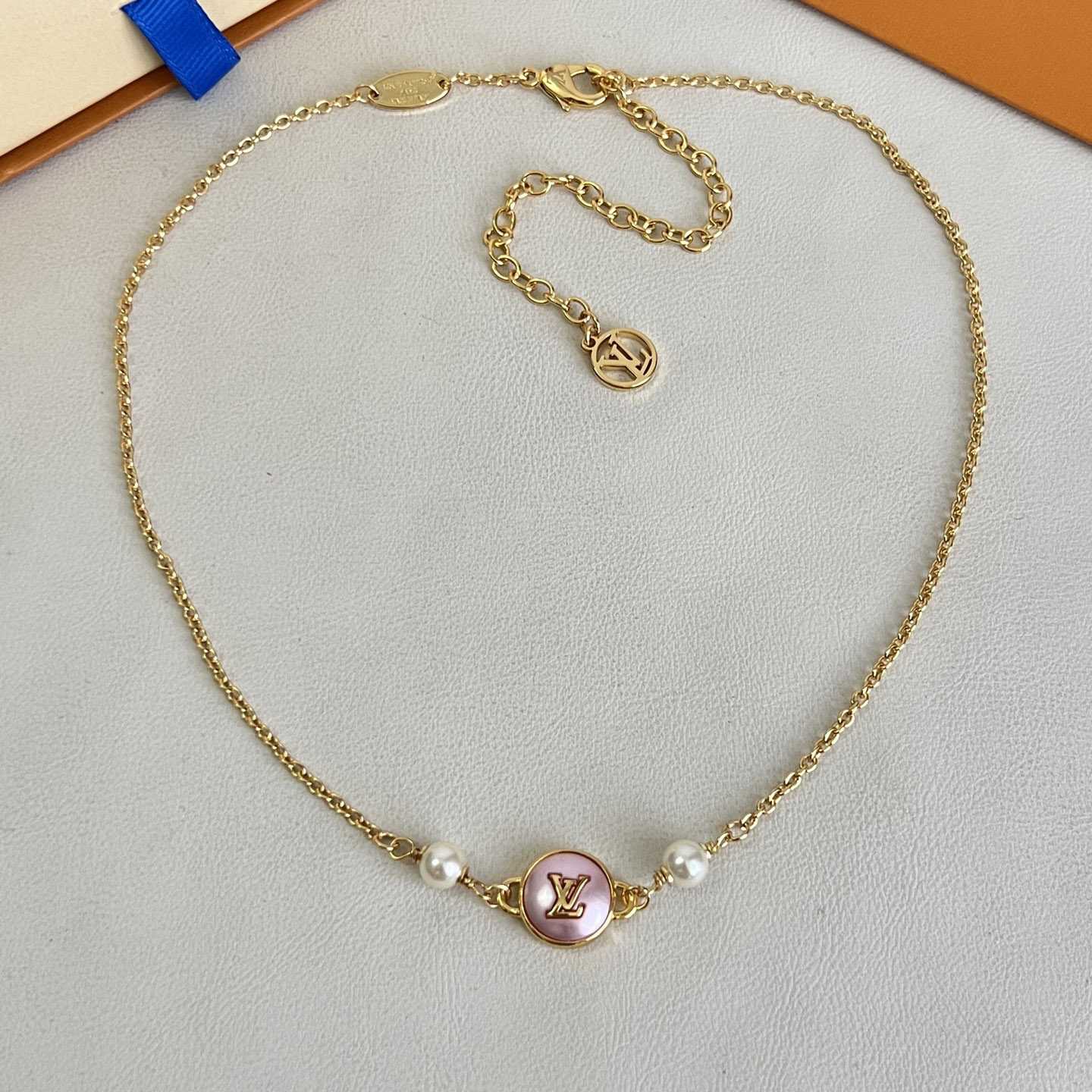 Louis Vuitton LV Pearly Confetti Necklace M04159 - DesignerGu