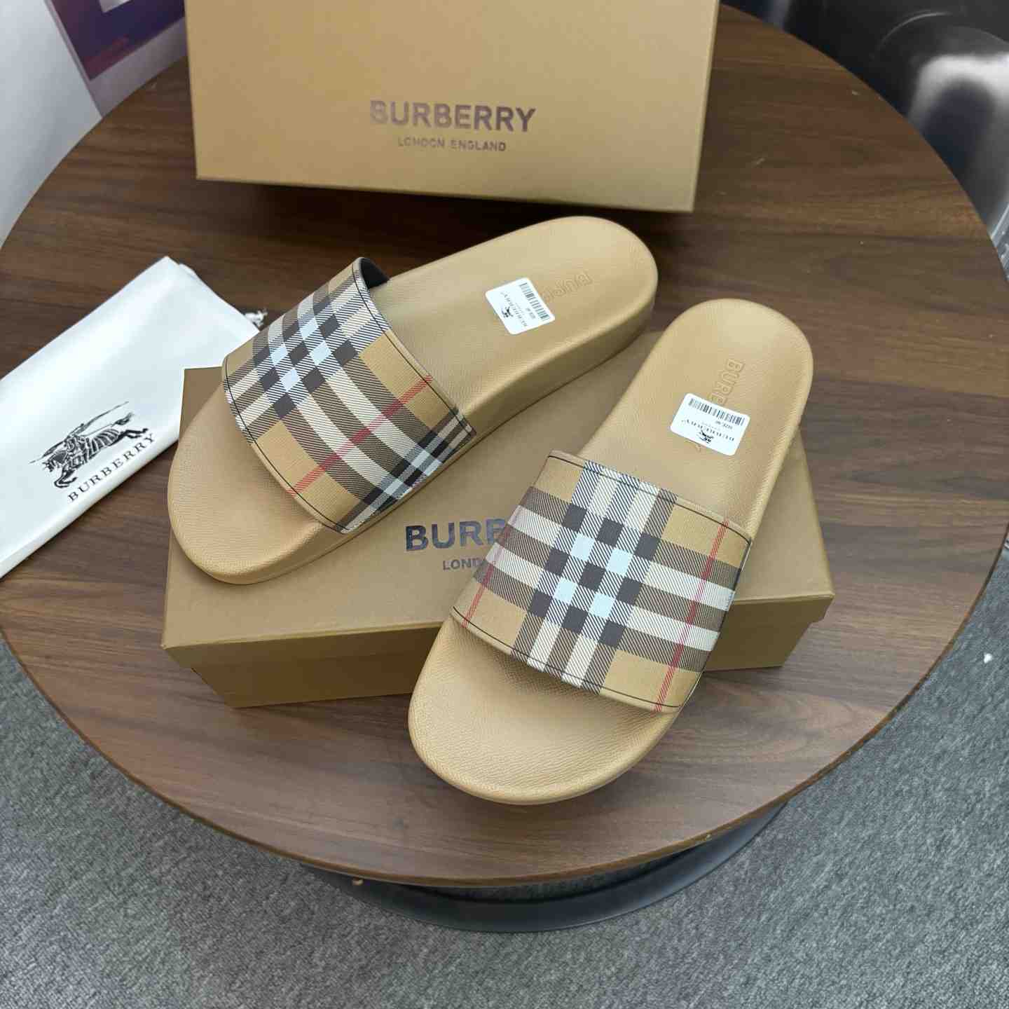 Burberry Check Slides - DesignerGu