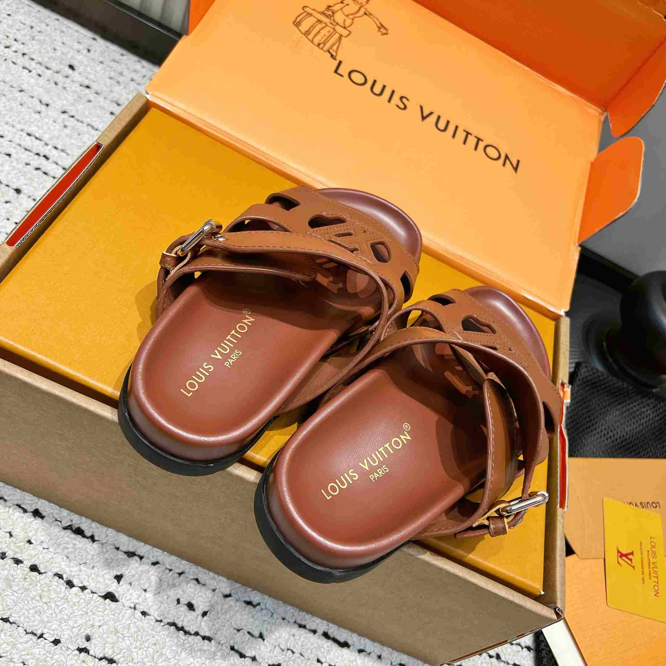 Louis Vuitton LV Isola Comfort Mule  - DesignerGu