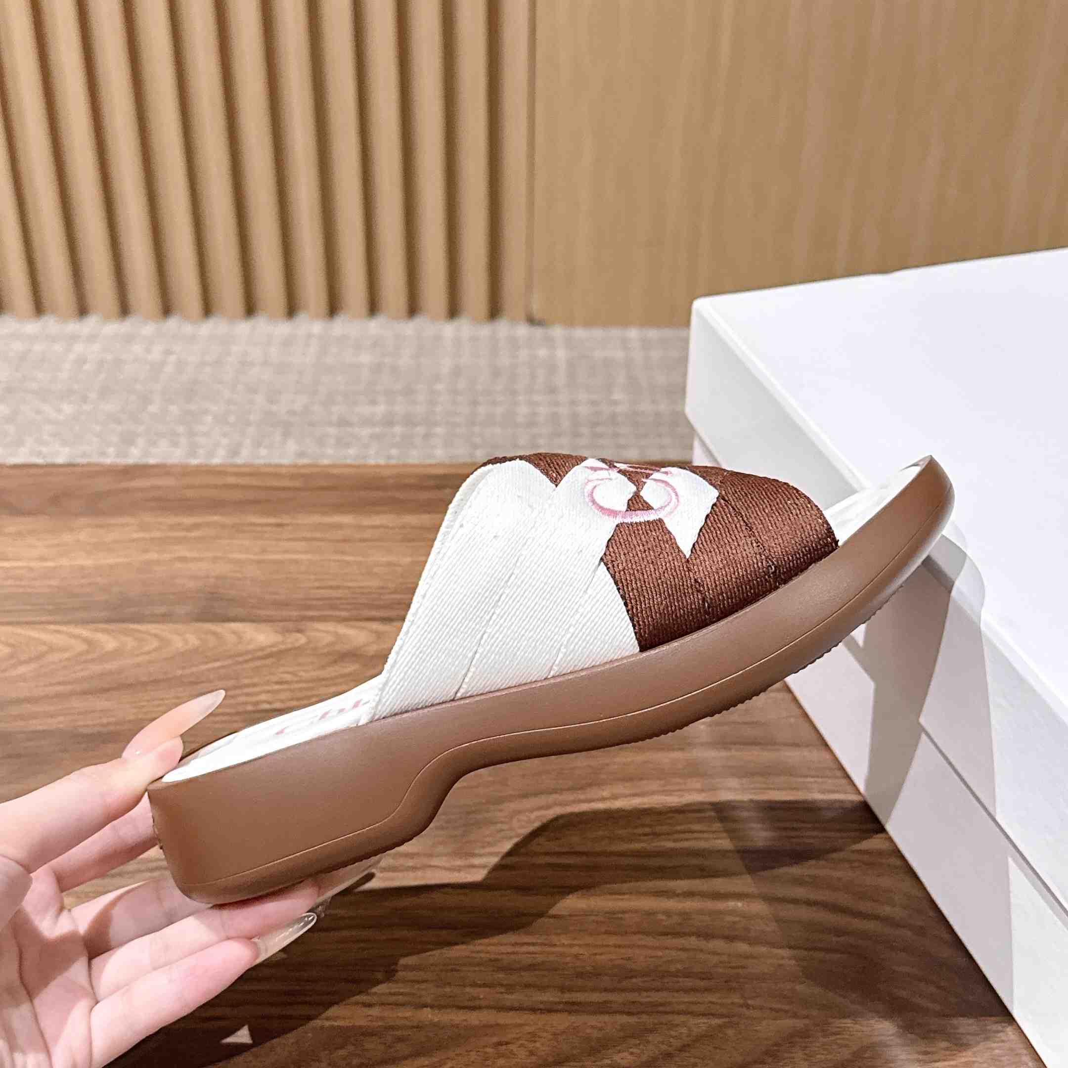 Chloe Poolette Sandals - DesignerGu
