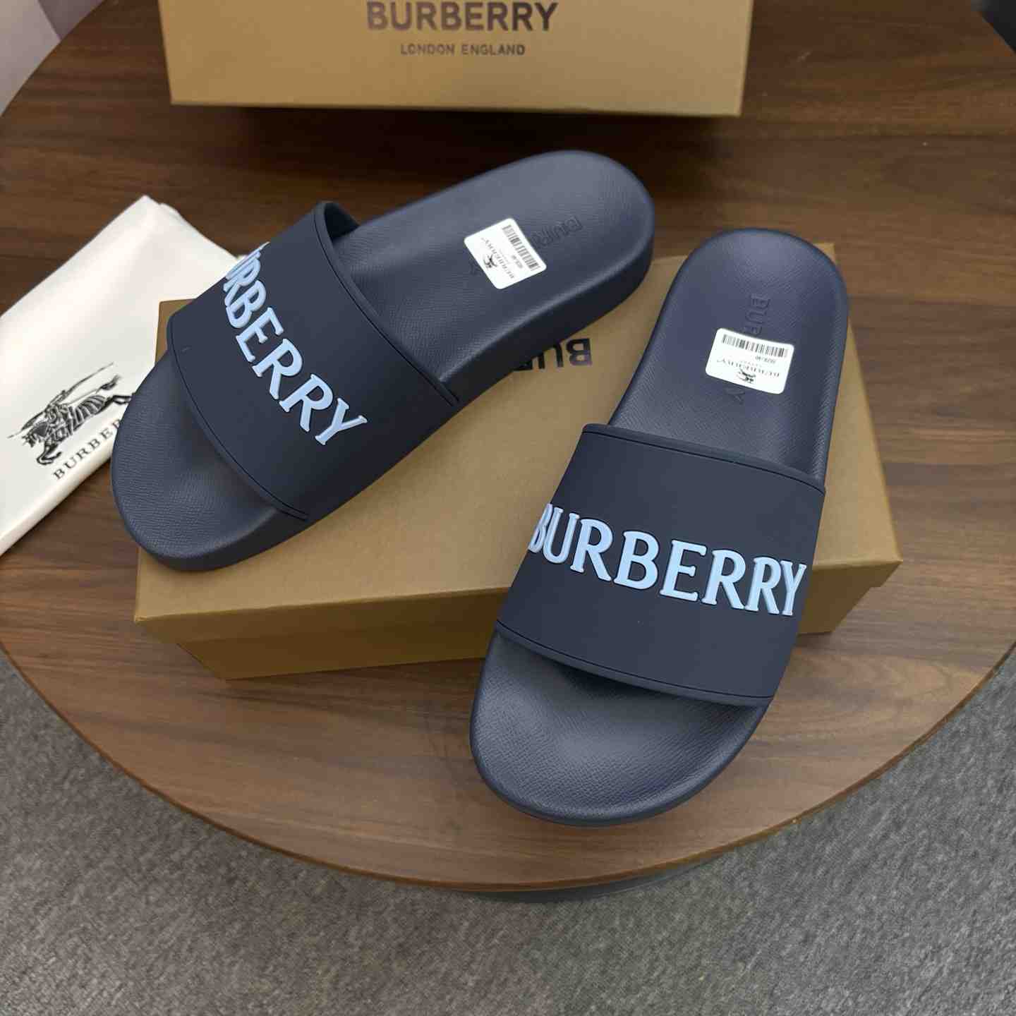 Burberry Logo Slides - DesignerGu
