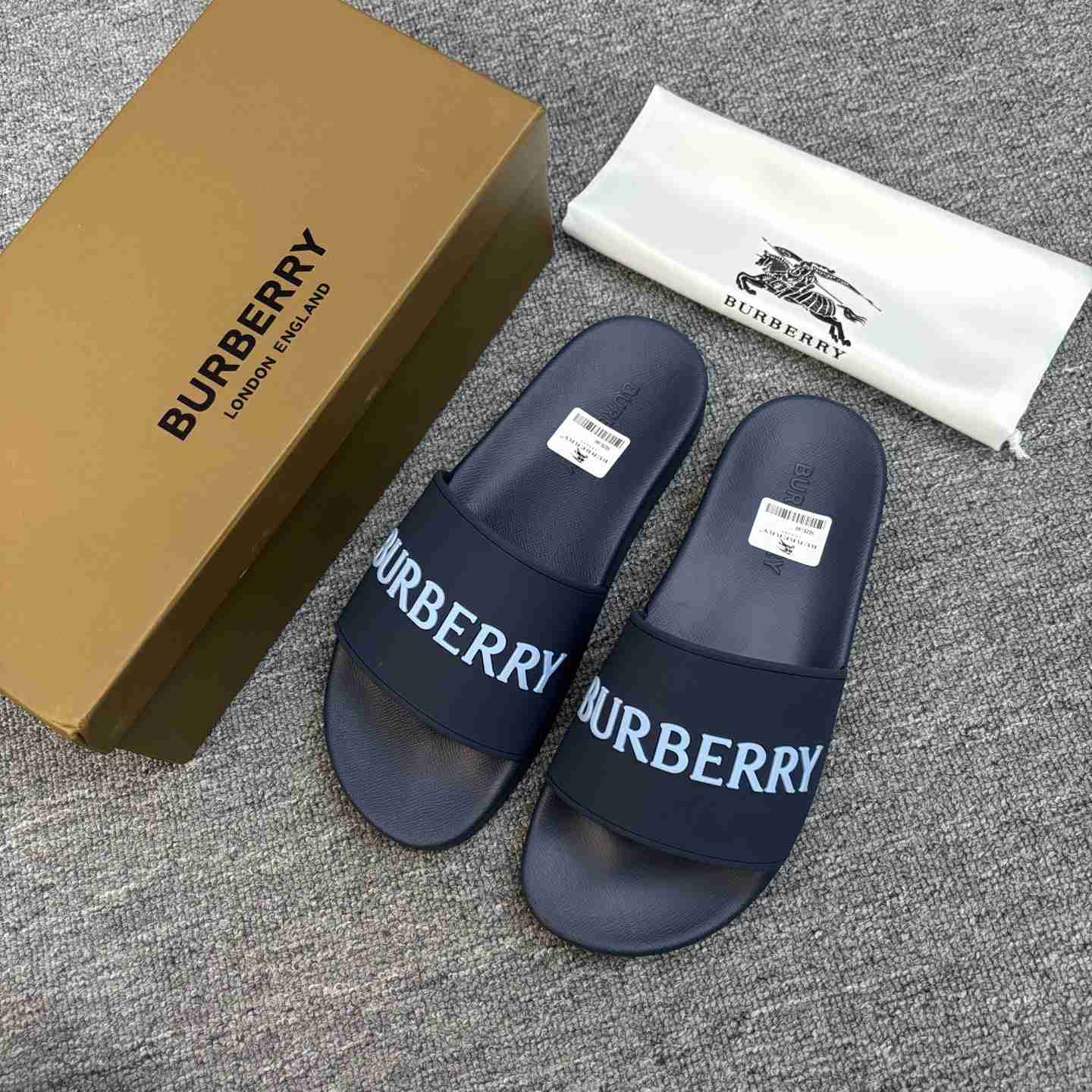 Burberry Logo Slides - DesignerGu
