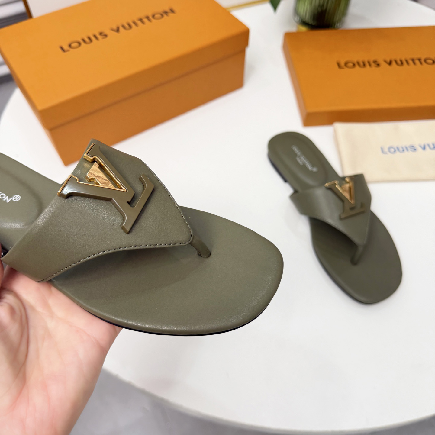 Louis Vuitton LV Mare Flat Thong - DesignerGu