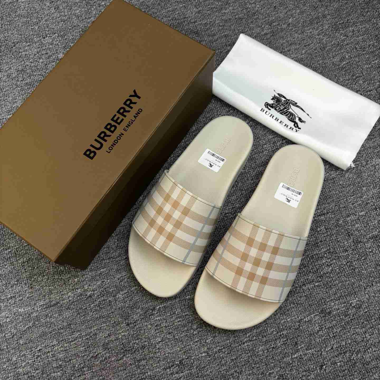 Burberry Check Slides - DesignerGu
