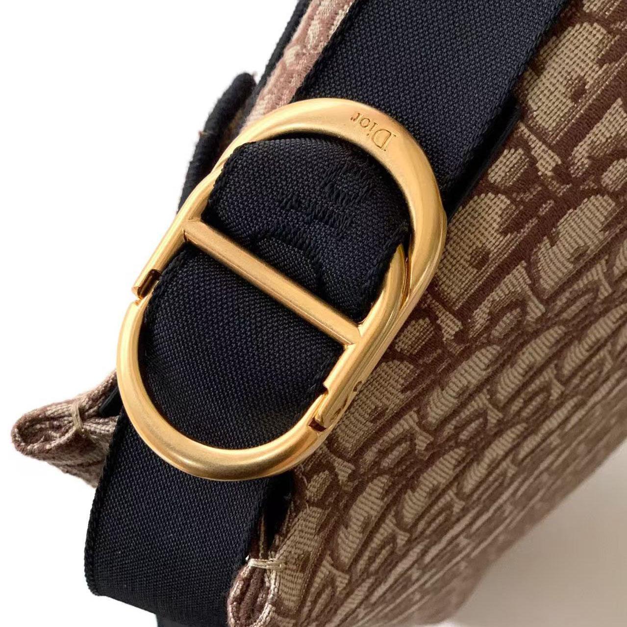 Dior Medium Pocket Dior Jett Zipped Messenger Bag - DesignerGu