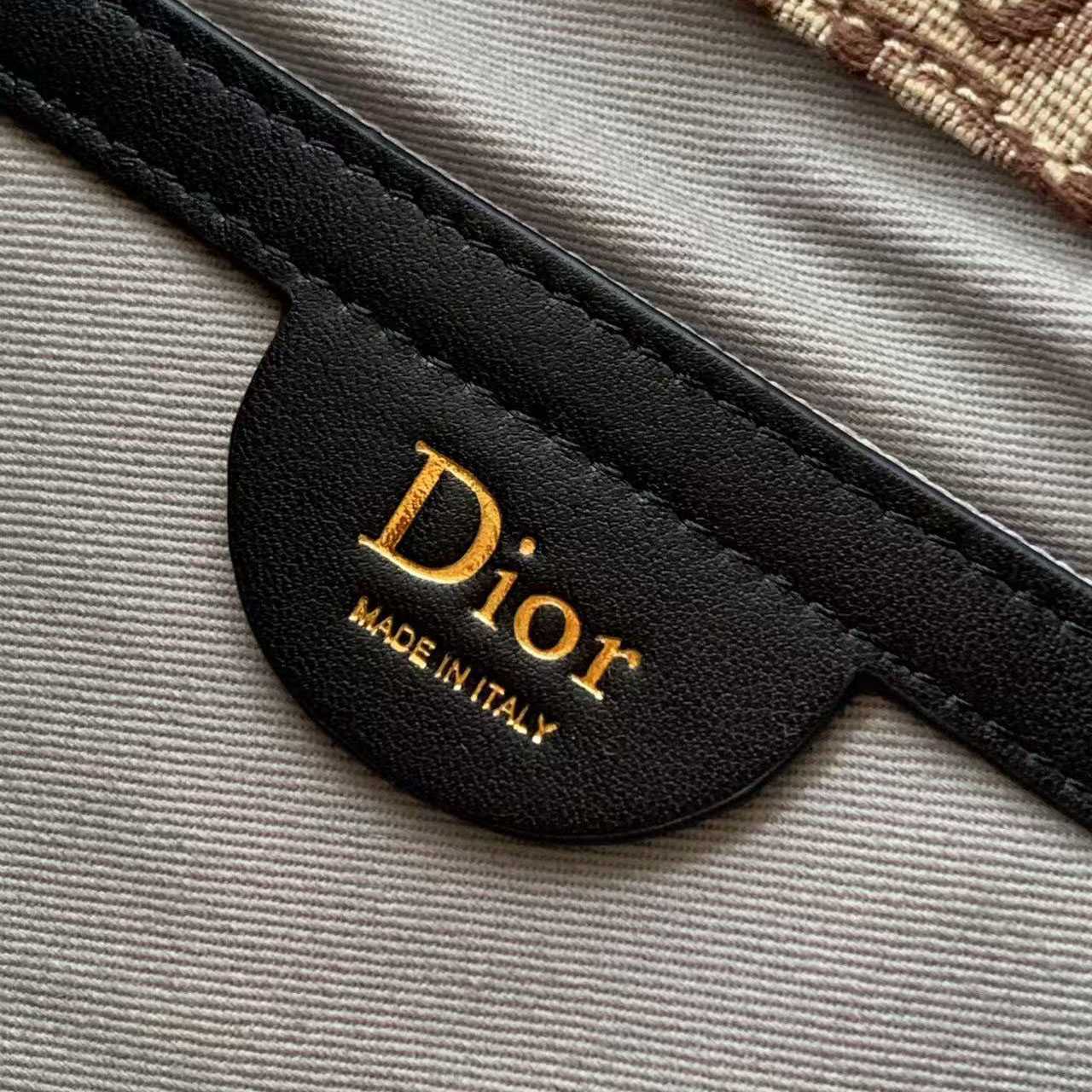Dior Medium Pocket Dior Jett Zipped Messenger Bag - DesignerGu
